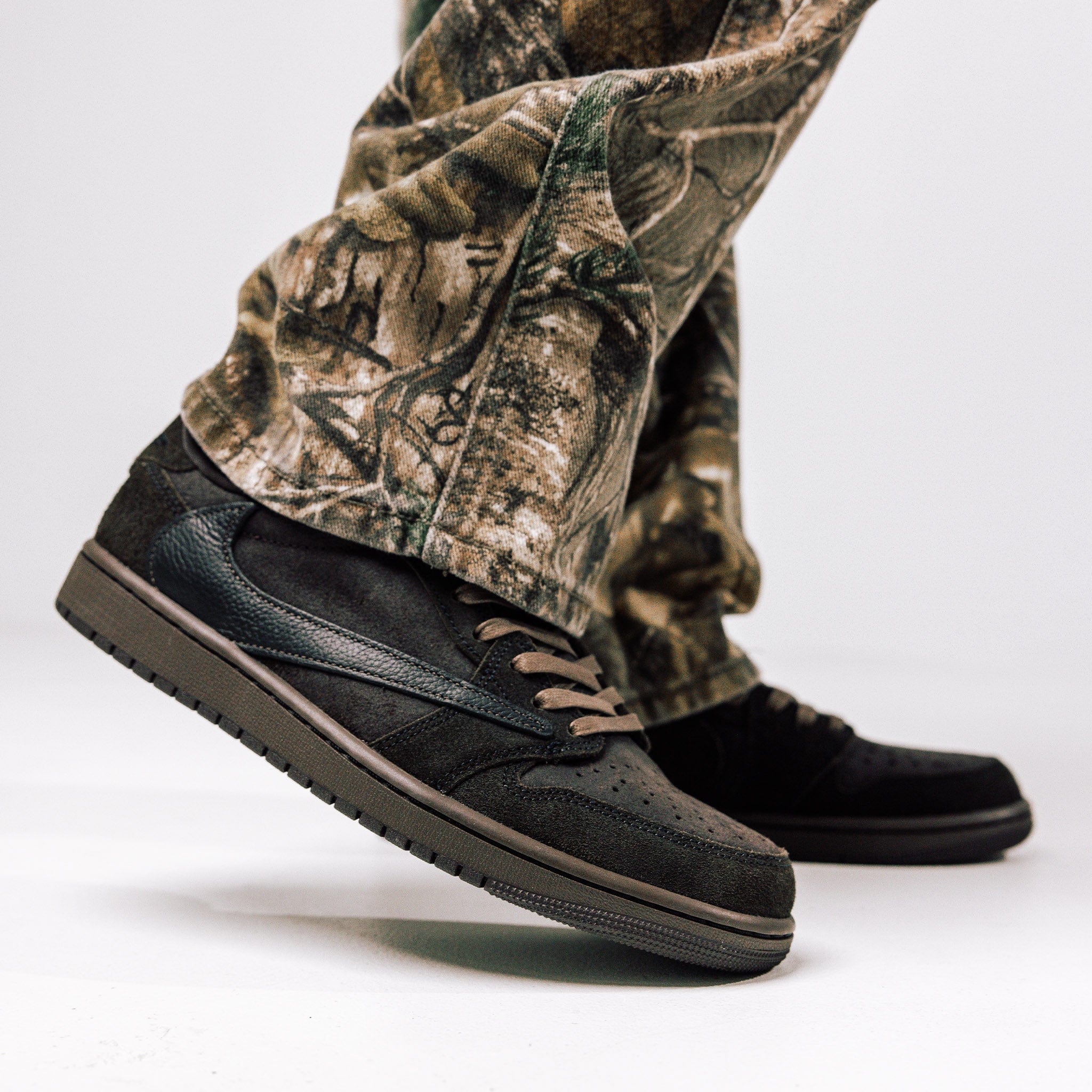 Jordan 1 Retro Low OG SP Travis Scott Velvet Brown - Common Hype