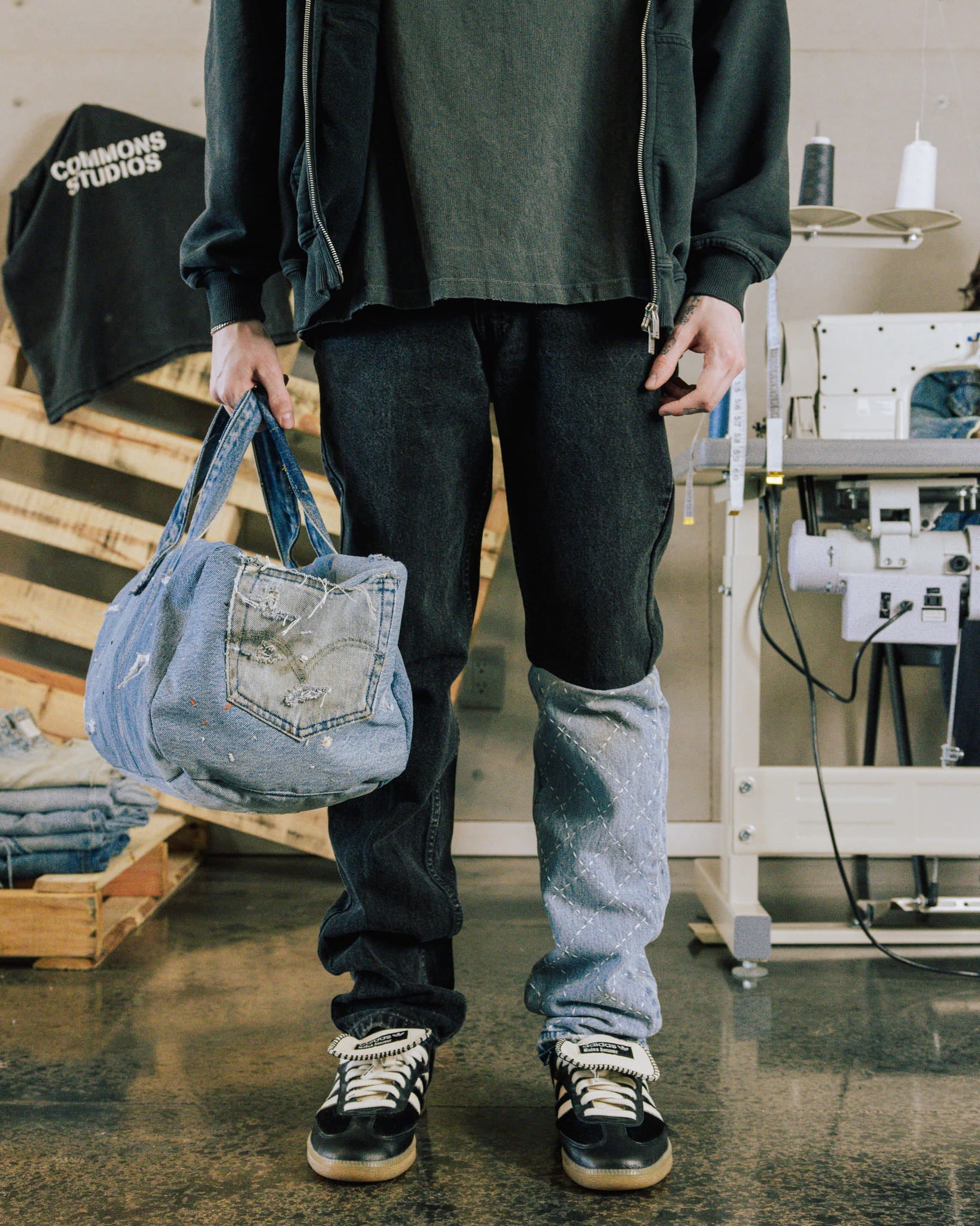 COMMONS REVERSE LEG HAND STITCHED DENIM BLACK (R46) - Common Hype