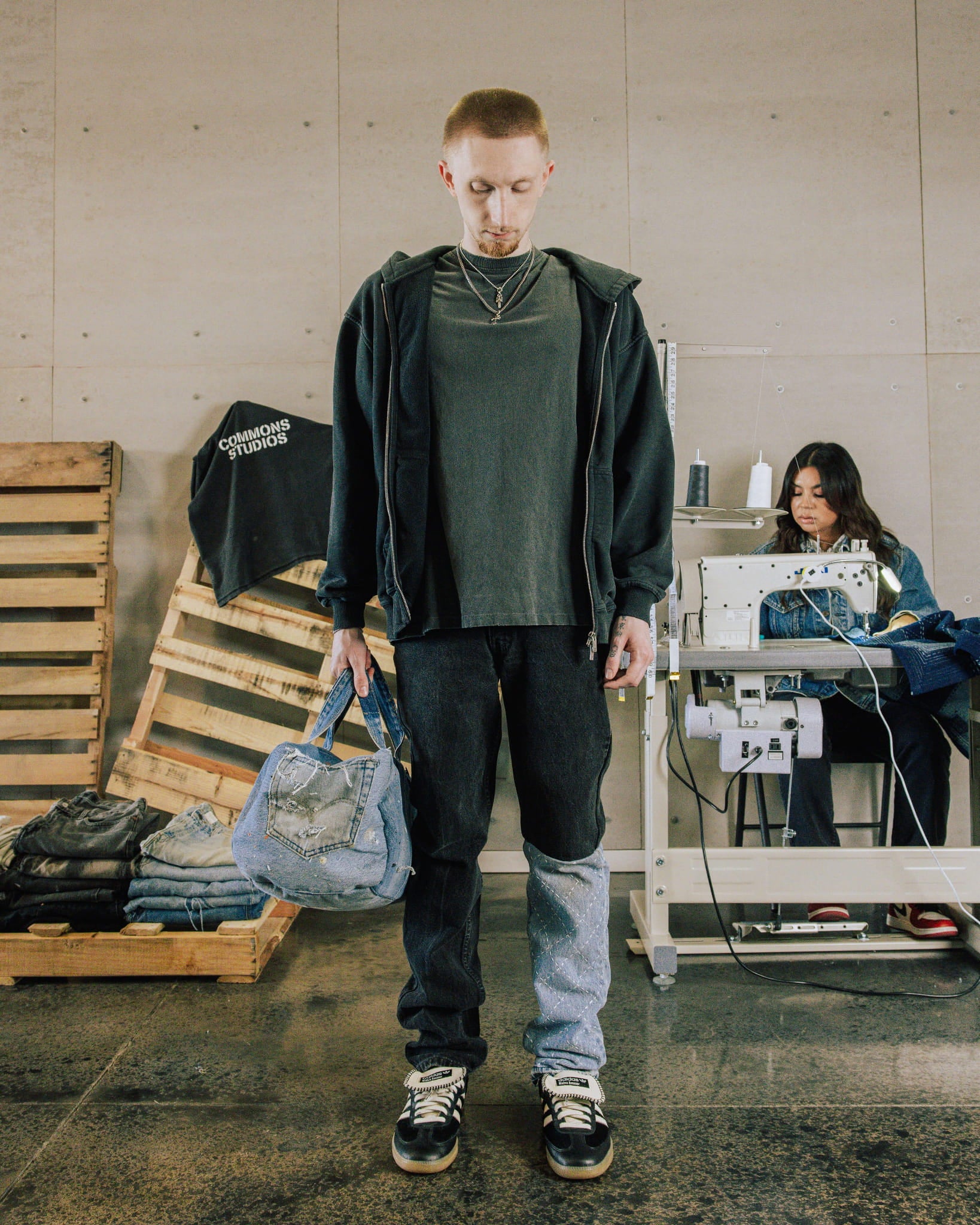 COMMONS REVERSE LEG HAND STITCHED DENIM BLACK (R46) - Common Hype