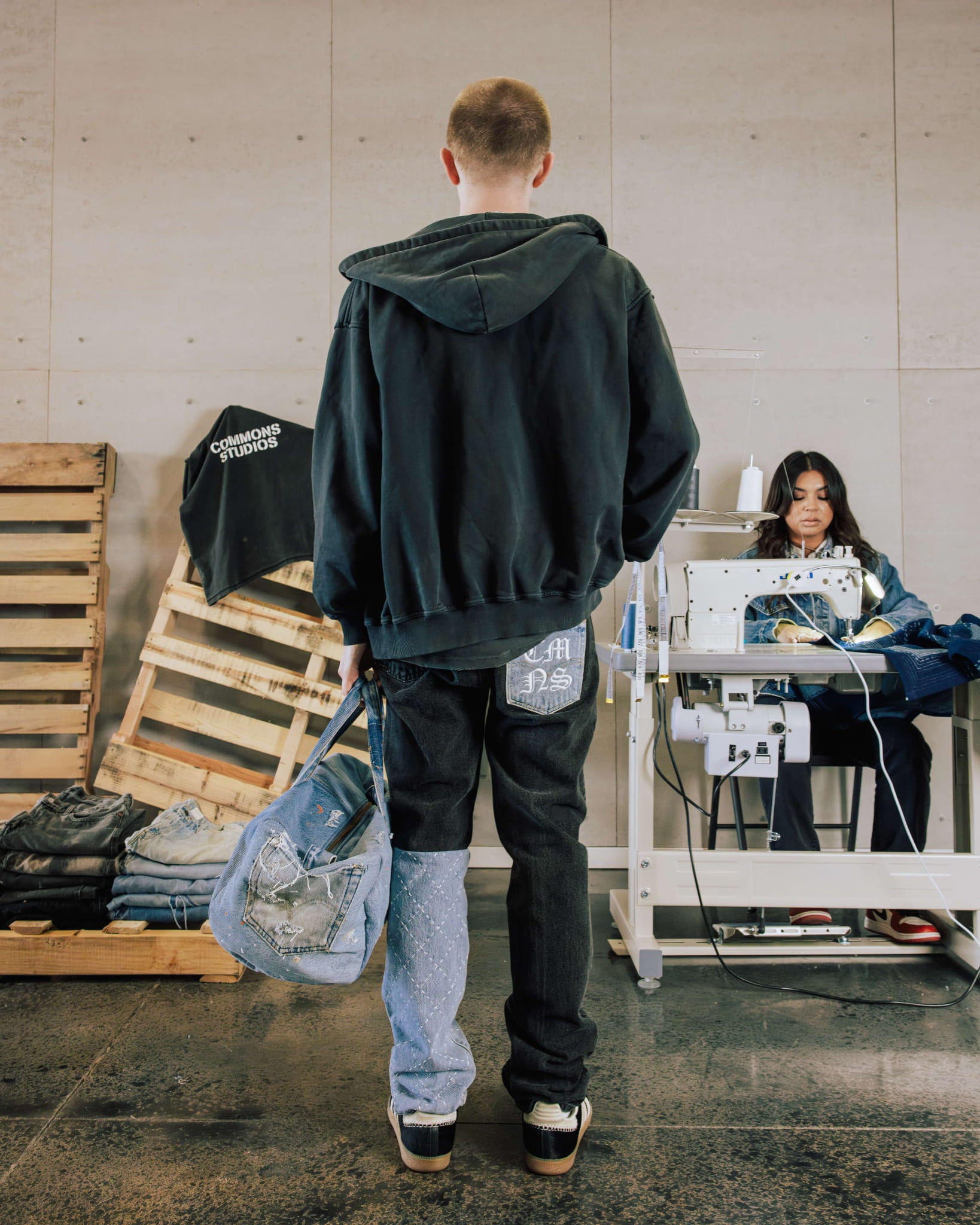 COMMONS REVERSE LEG HAND STITCHED DENIM BLACK (R46) - Common Hype