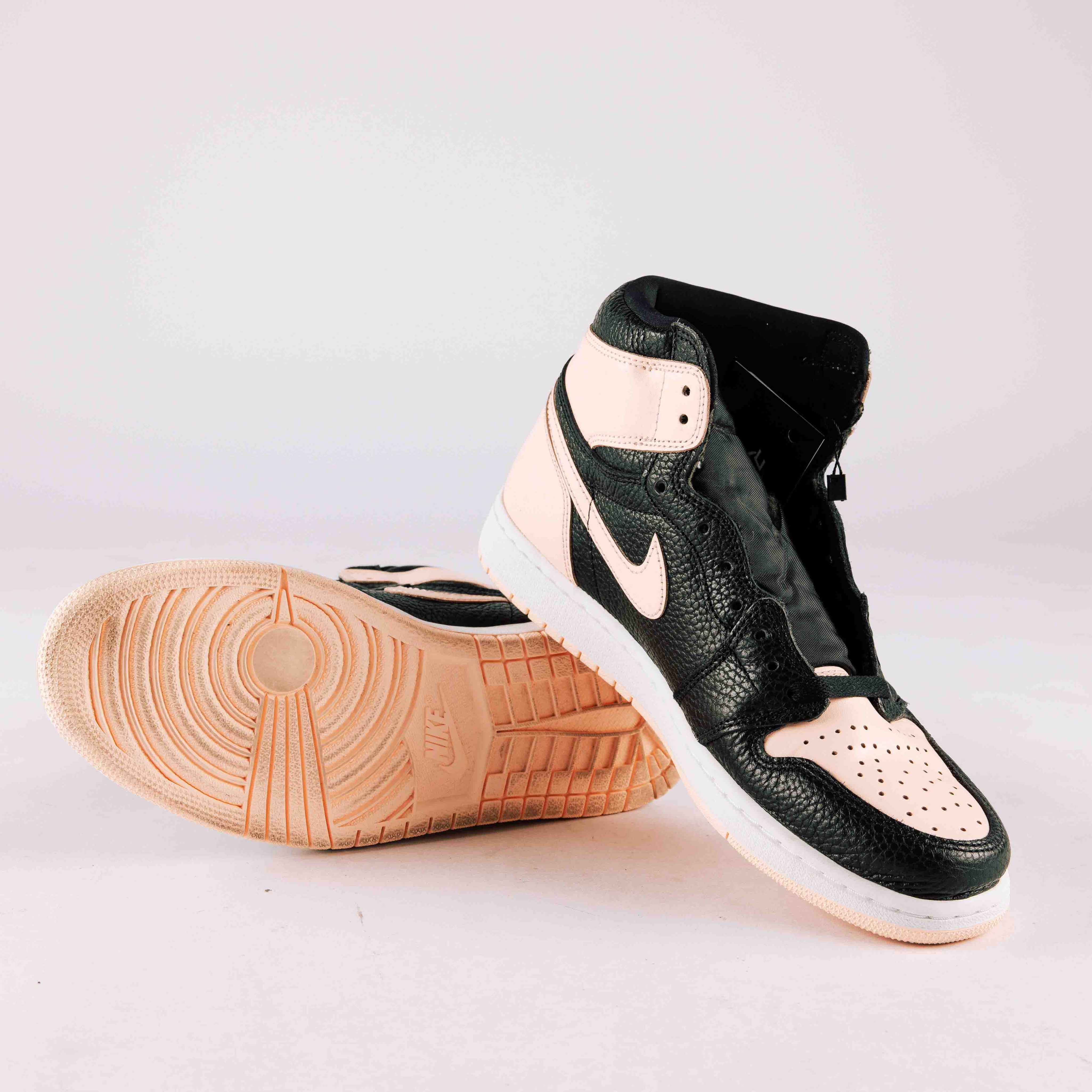 Jordan 1 Retro High Black Crimson Tint - Used - 2027 - Common Hype