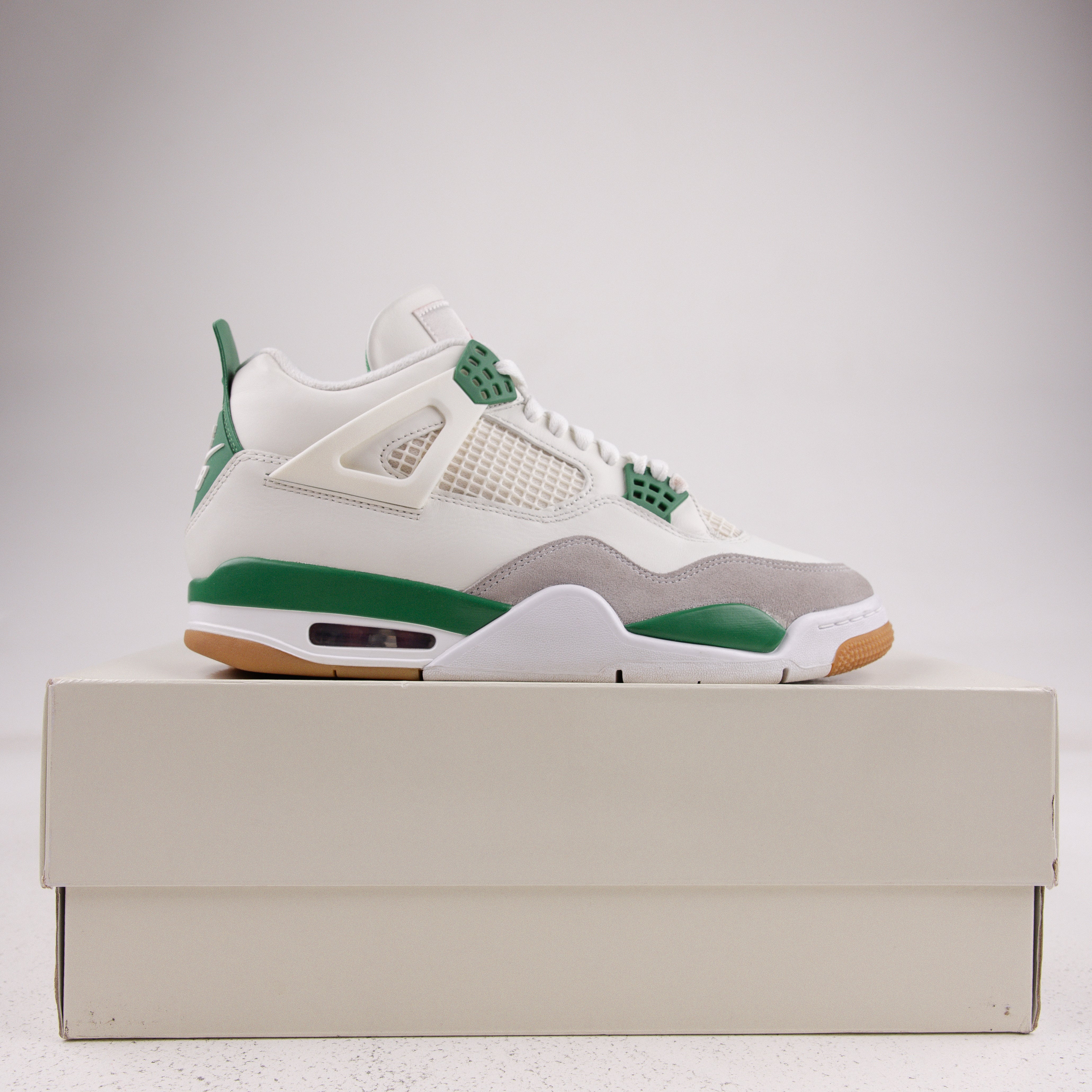 Jordan 4 Retro SB Pine Green - Used - 1639
