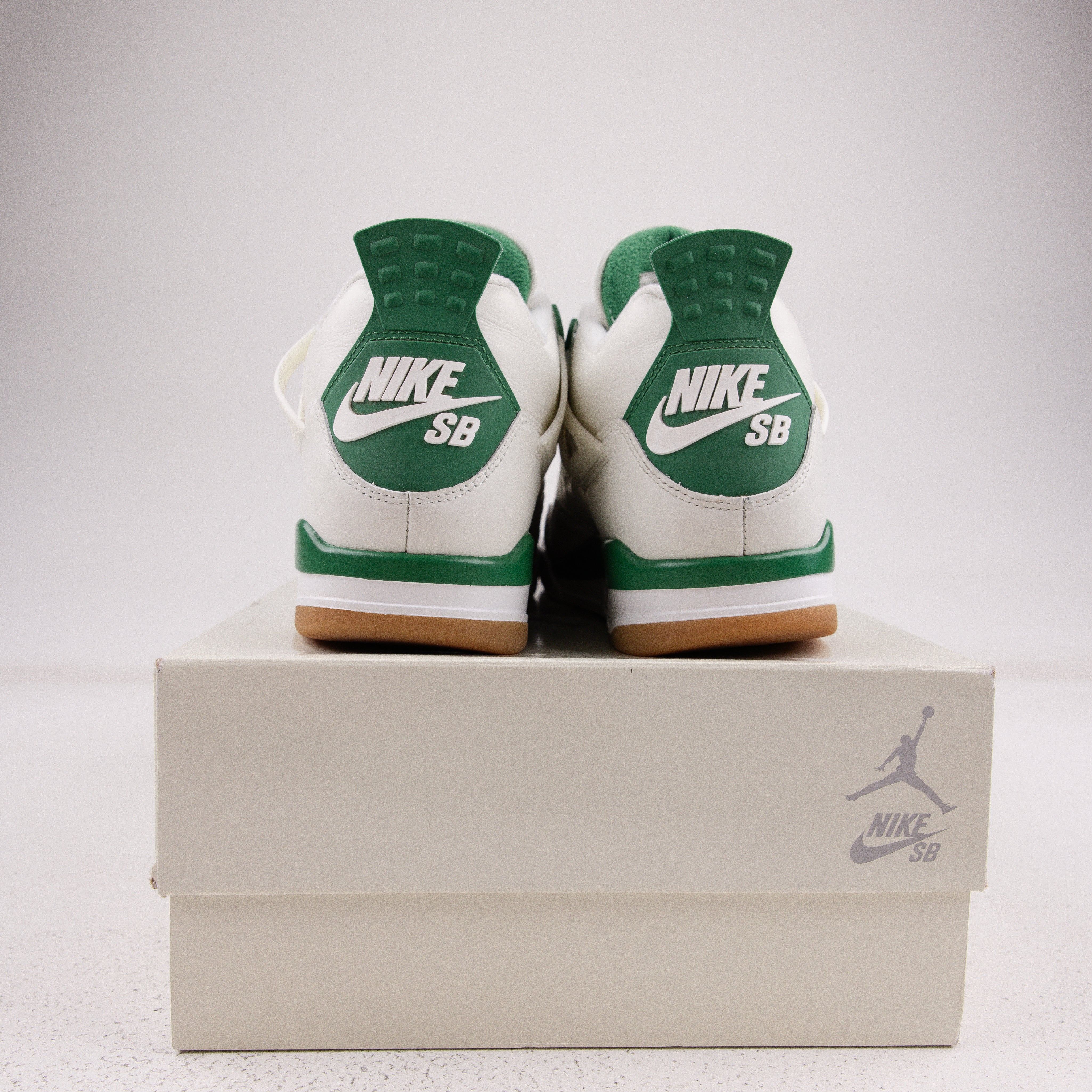 Jordan 4 Retro SB Pine Green - Used - 1639