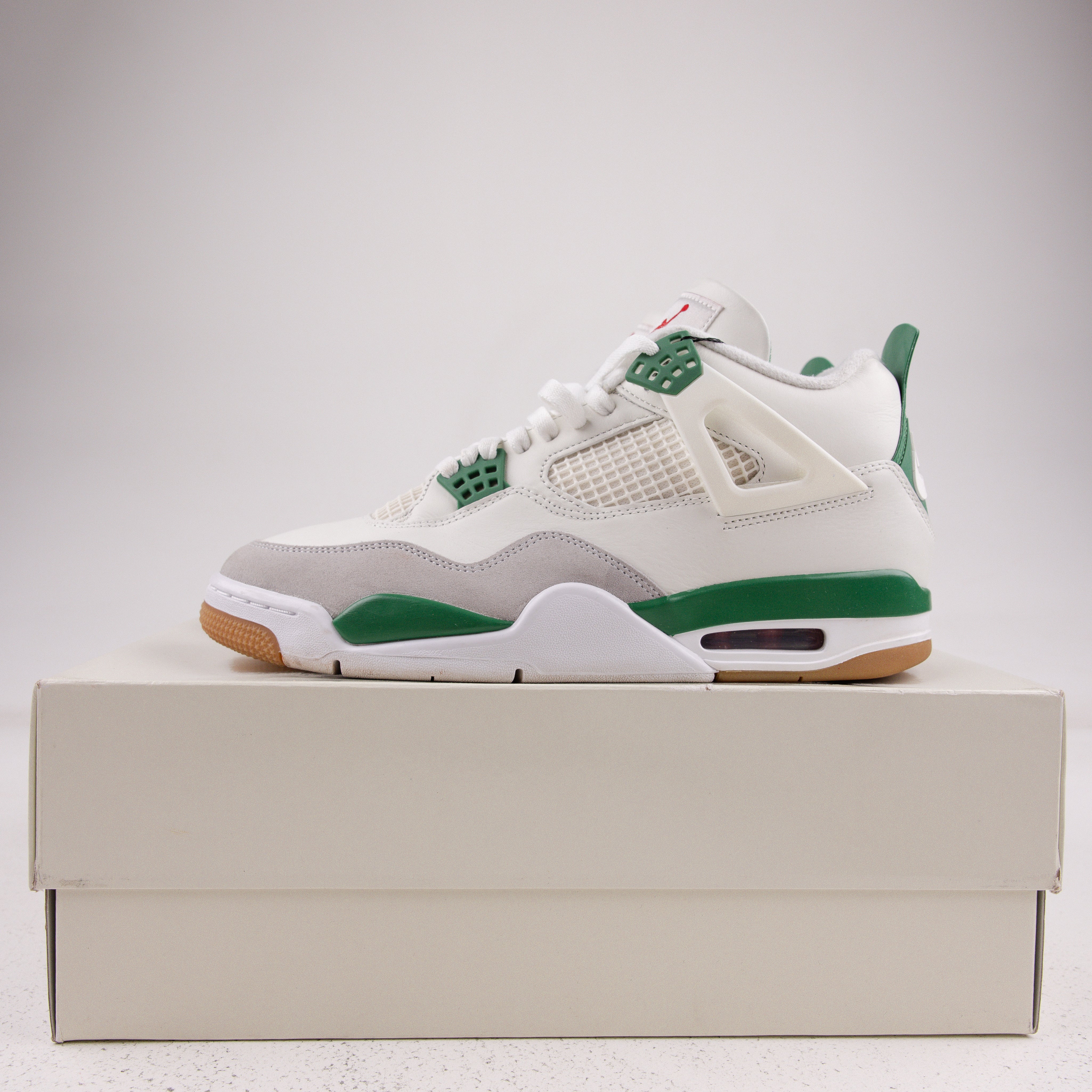 Jordan 4 Retro SB Pine Green - Used - 1639