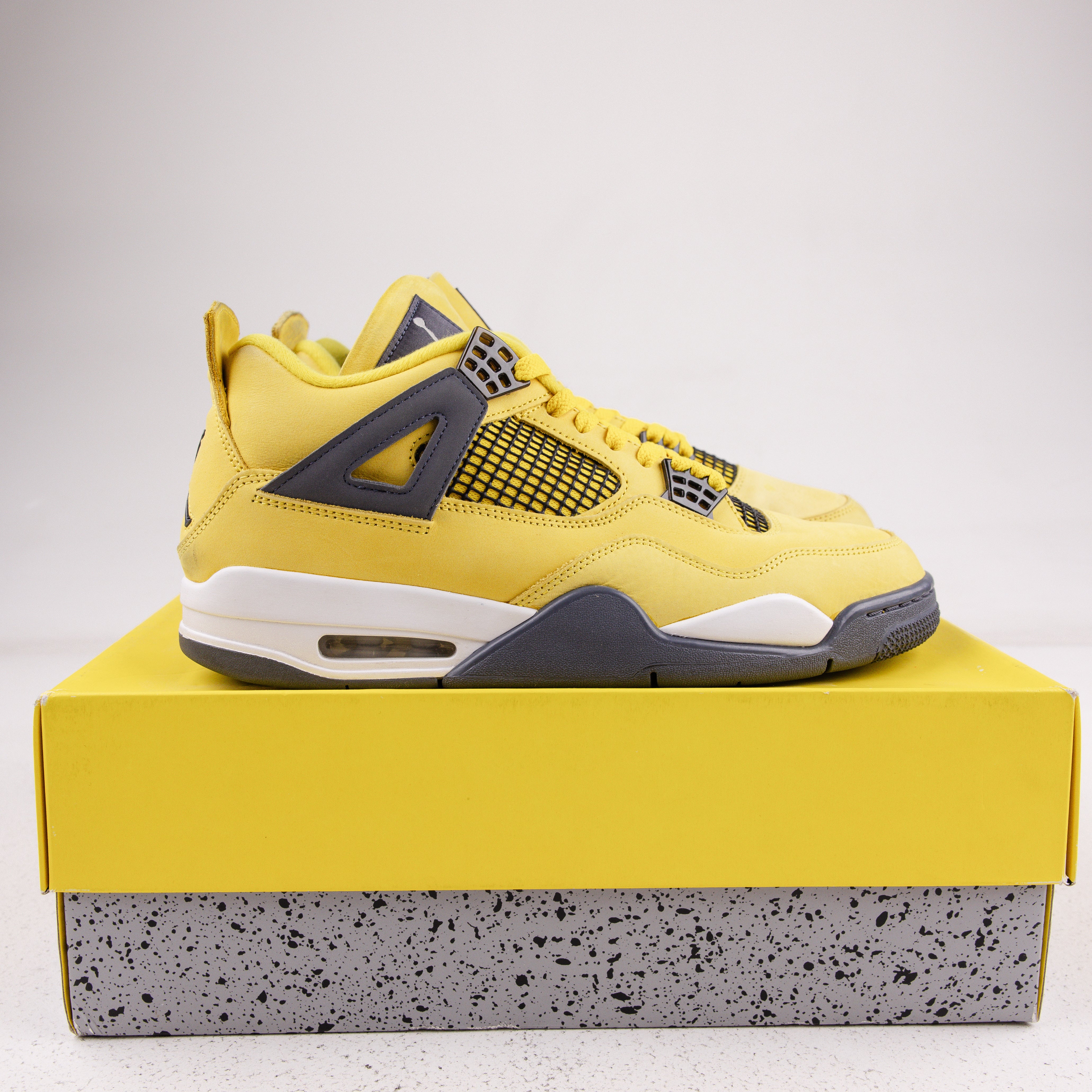 Jordan 4 Retro Lightning (2021) - Used - 3638