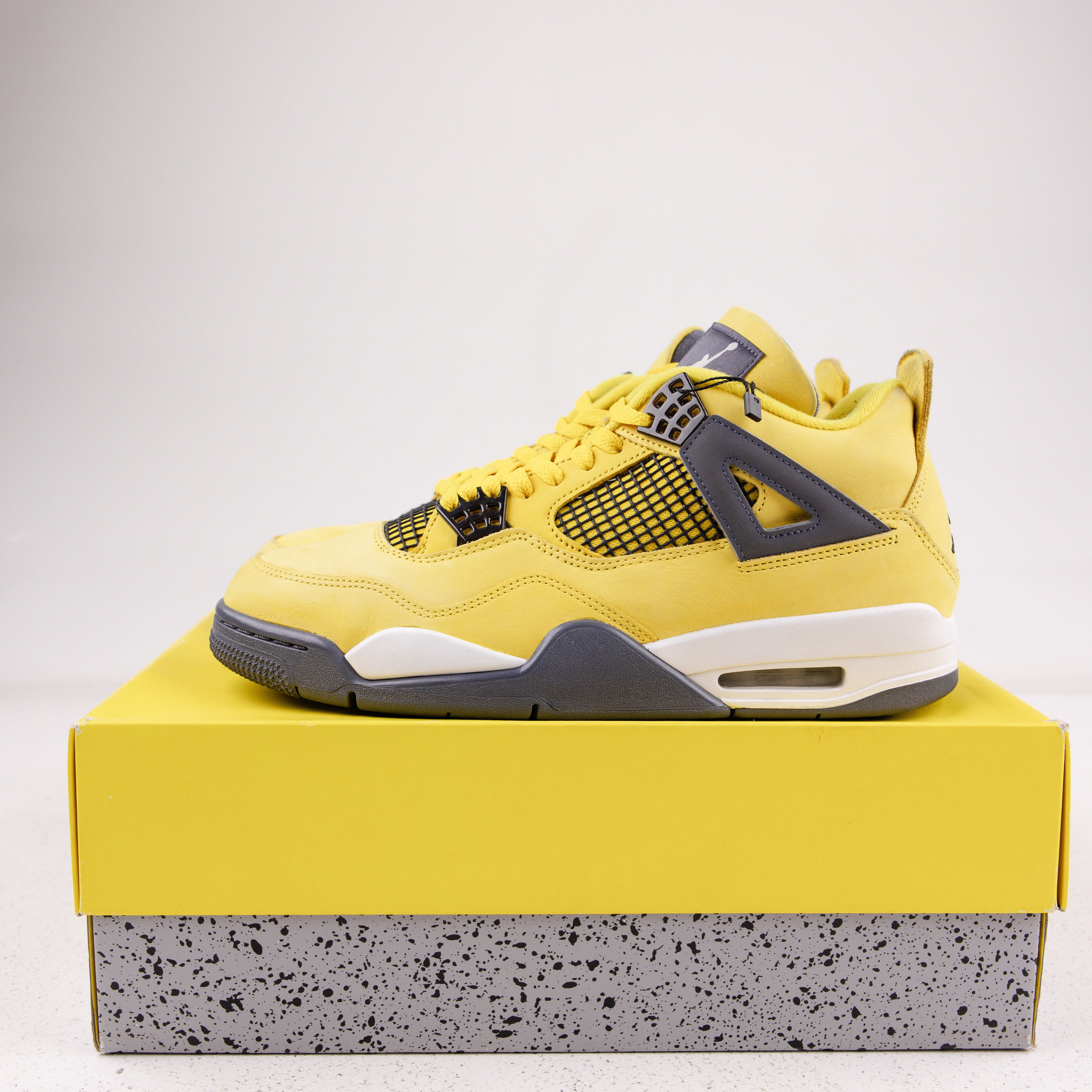 Jordan 4 Retro Lightning (2021) - Used - 3638