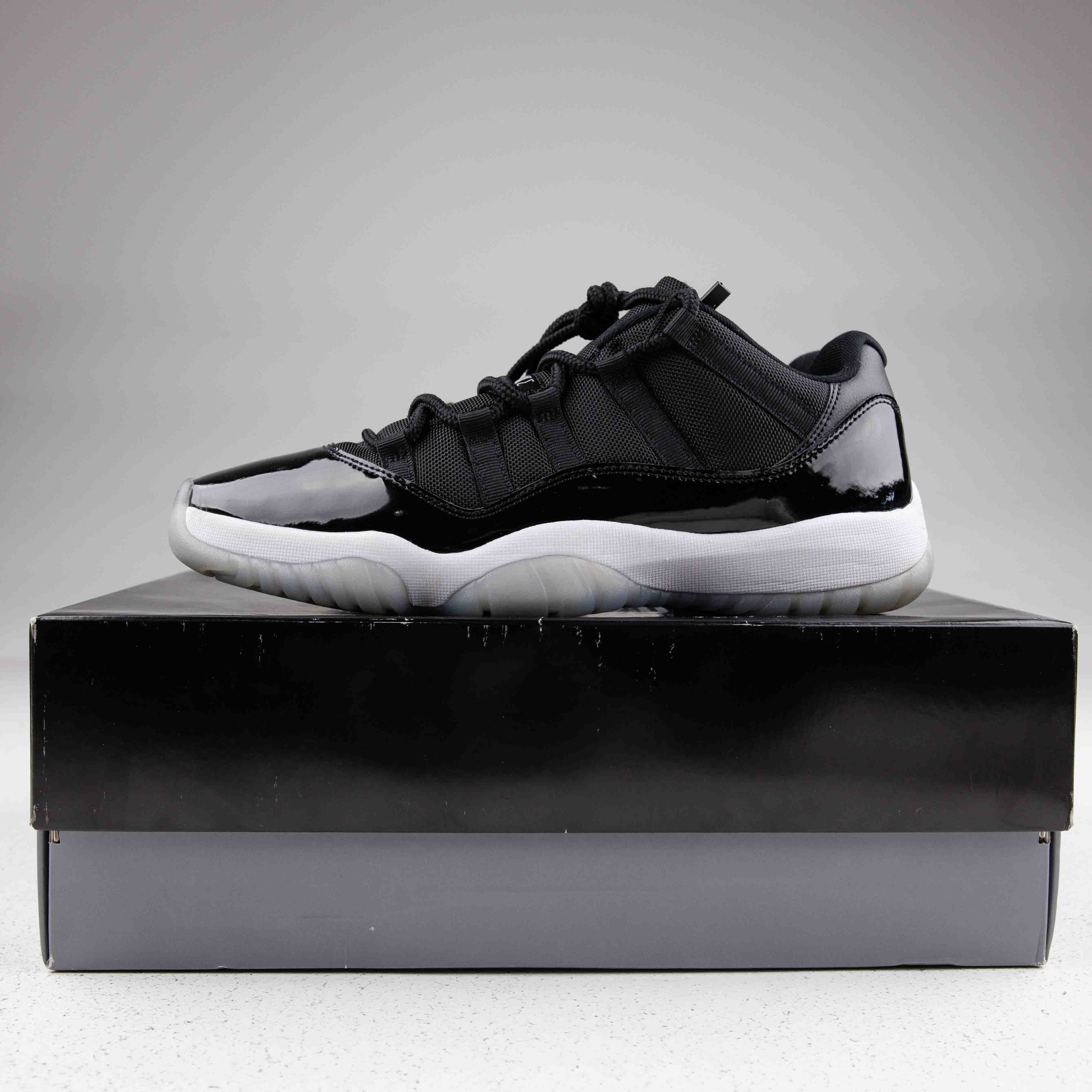 Jordan 11 Retro Low Space Jam - Used - 4057