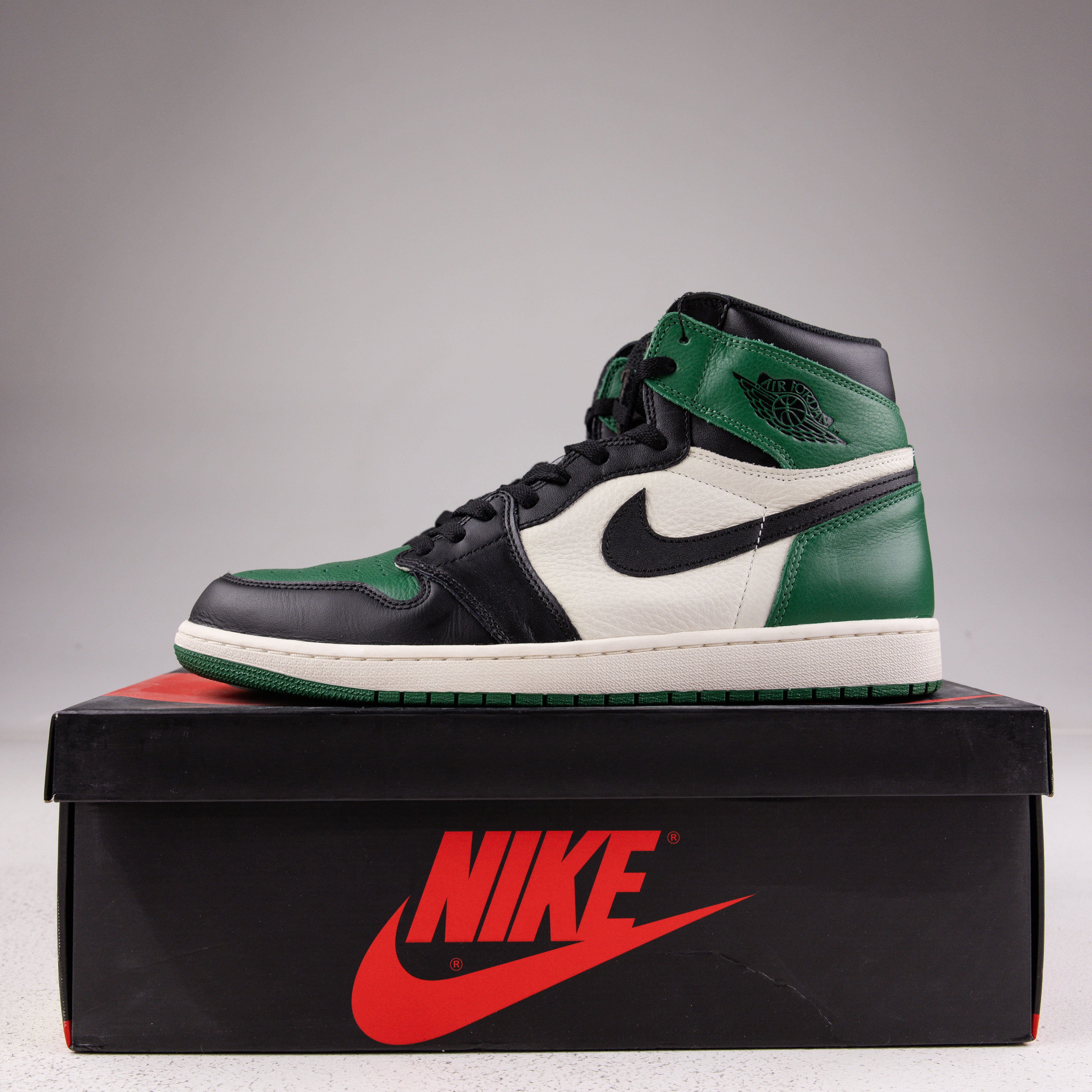 Jordan 1 Retro High Pine Green Black - Used - 3655