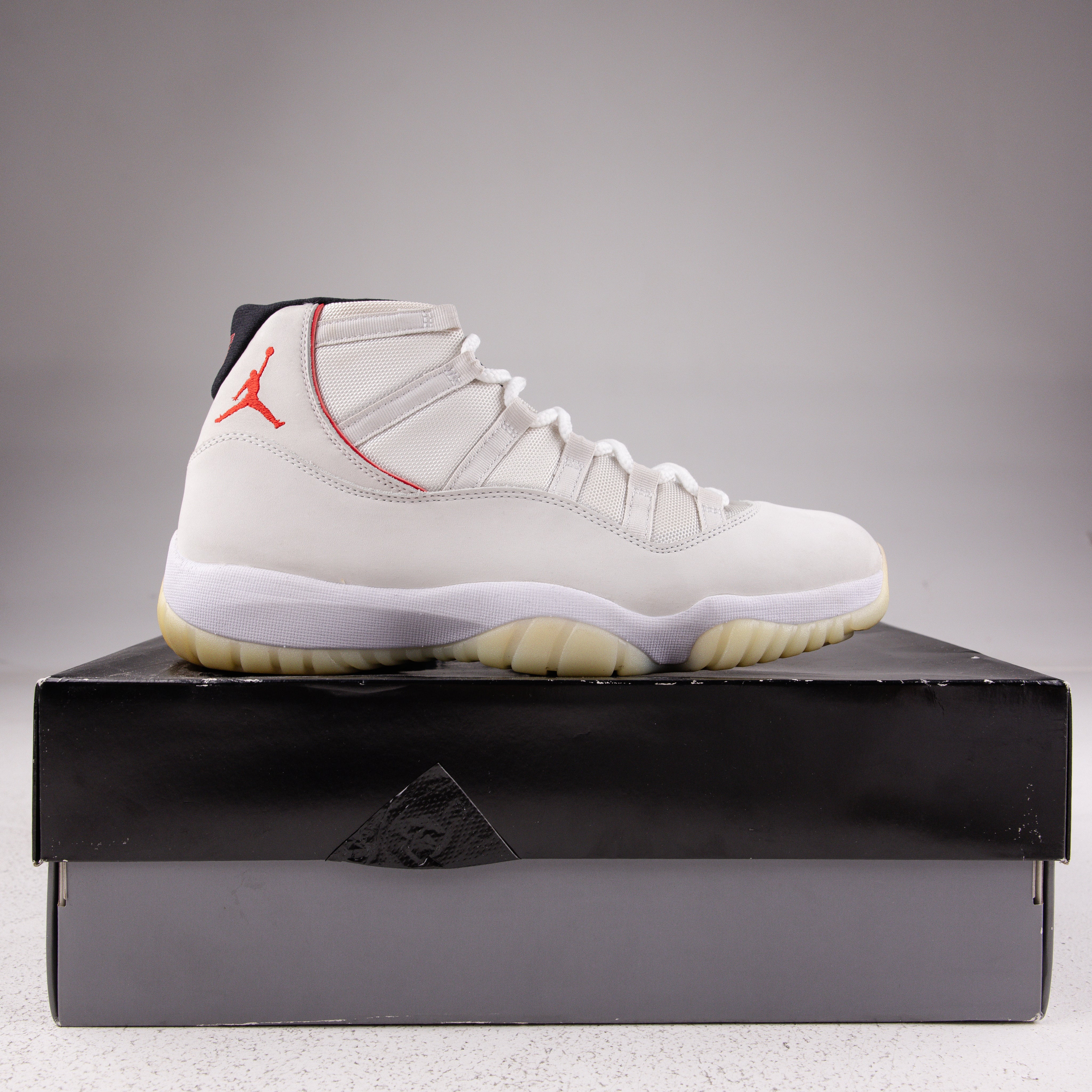 Jordan 11 Retro Platinum Tint - Used - 1650