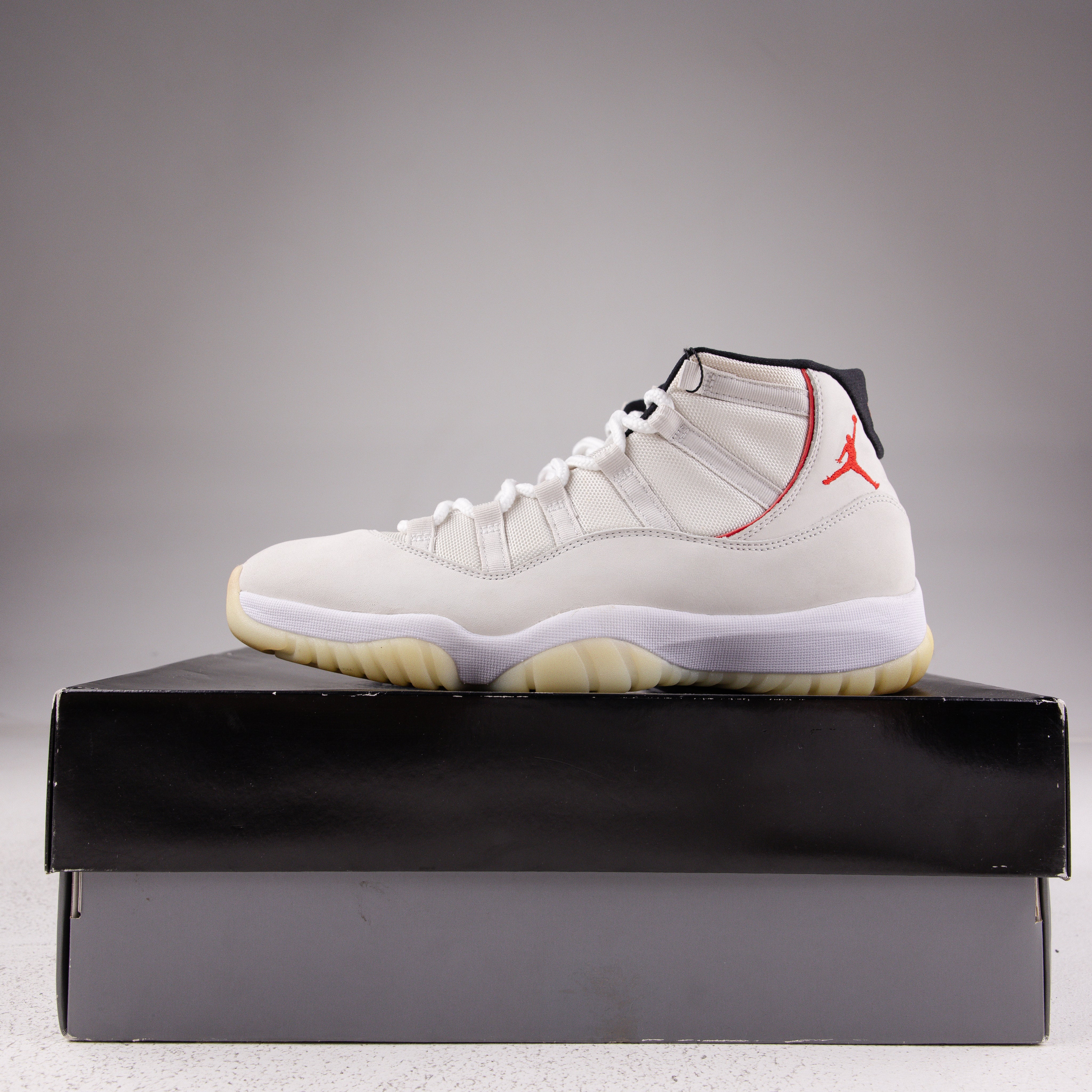 Jordan 11 Retro Platinum Tint - Used - 1650
