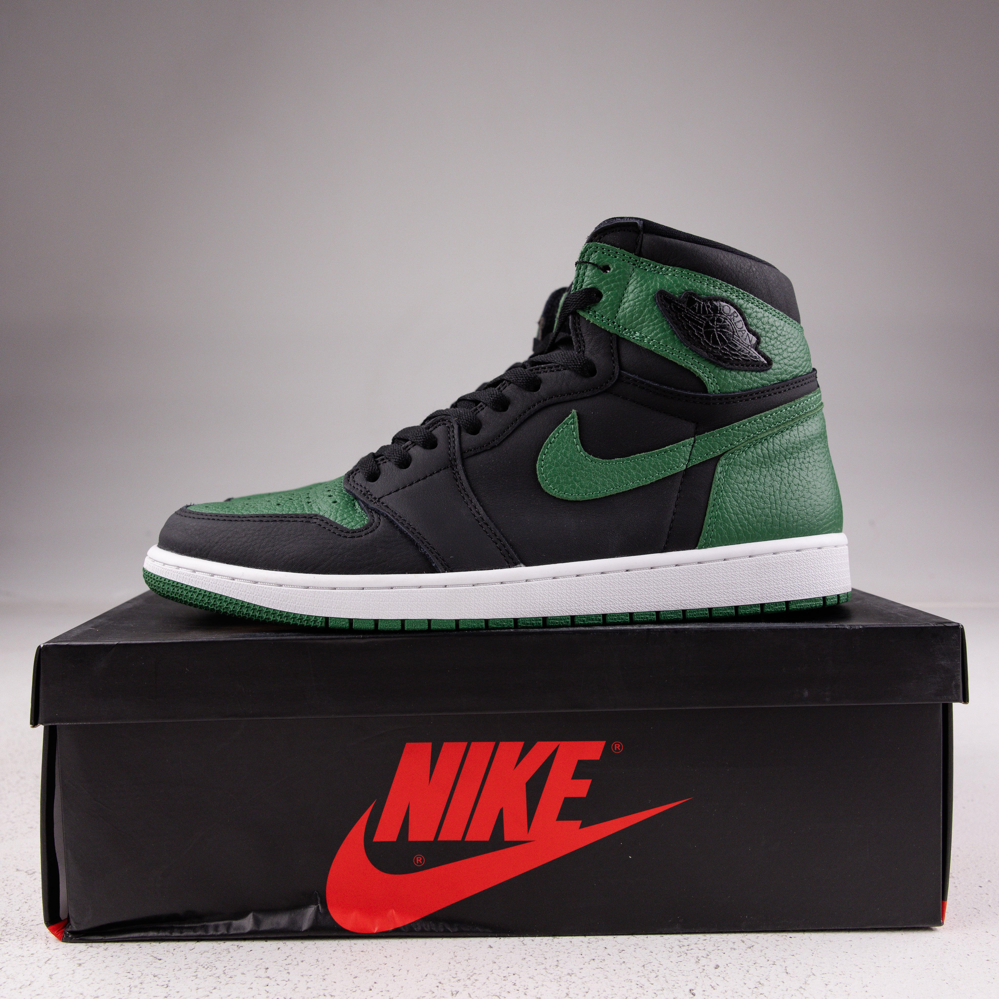 Jordan 1 Retro High Pine Green - Used - 3657