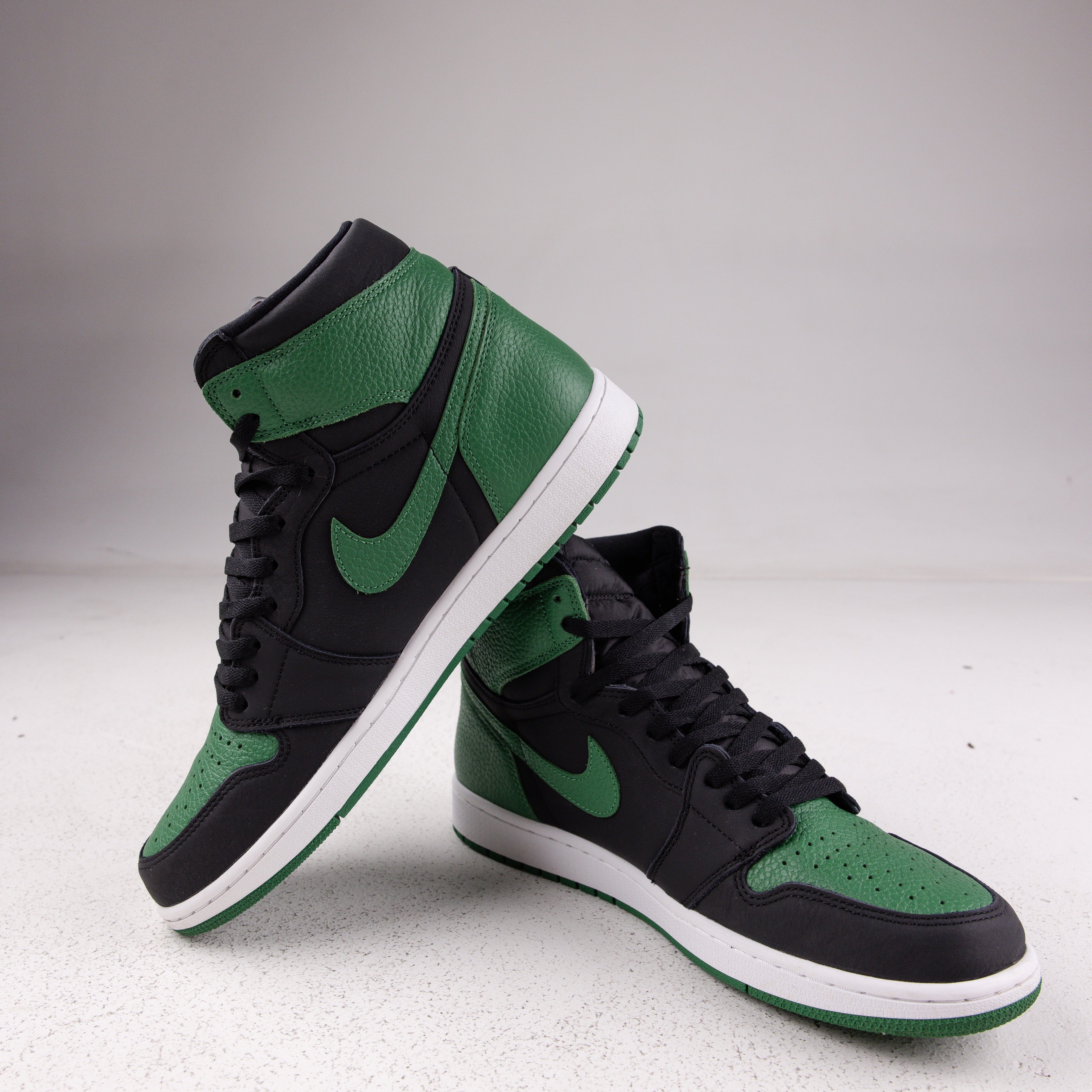 Jordan 1 Retro High Pine Green - Used - 3657