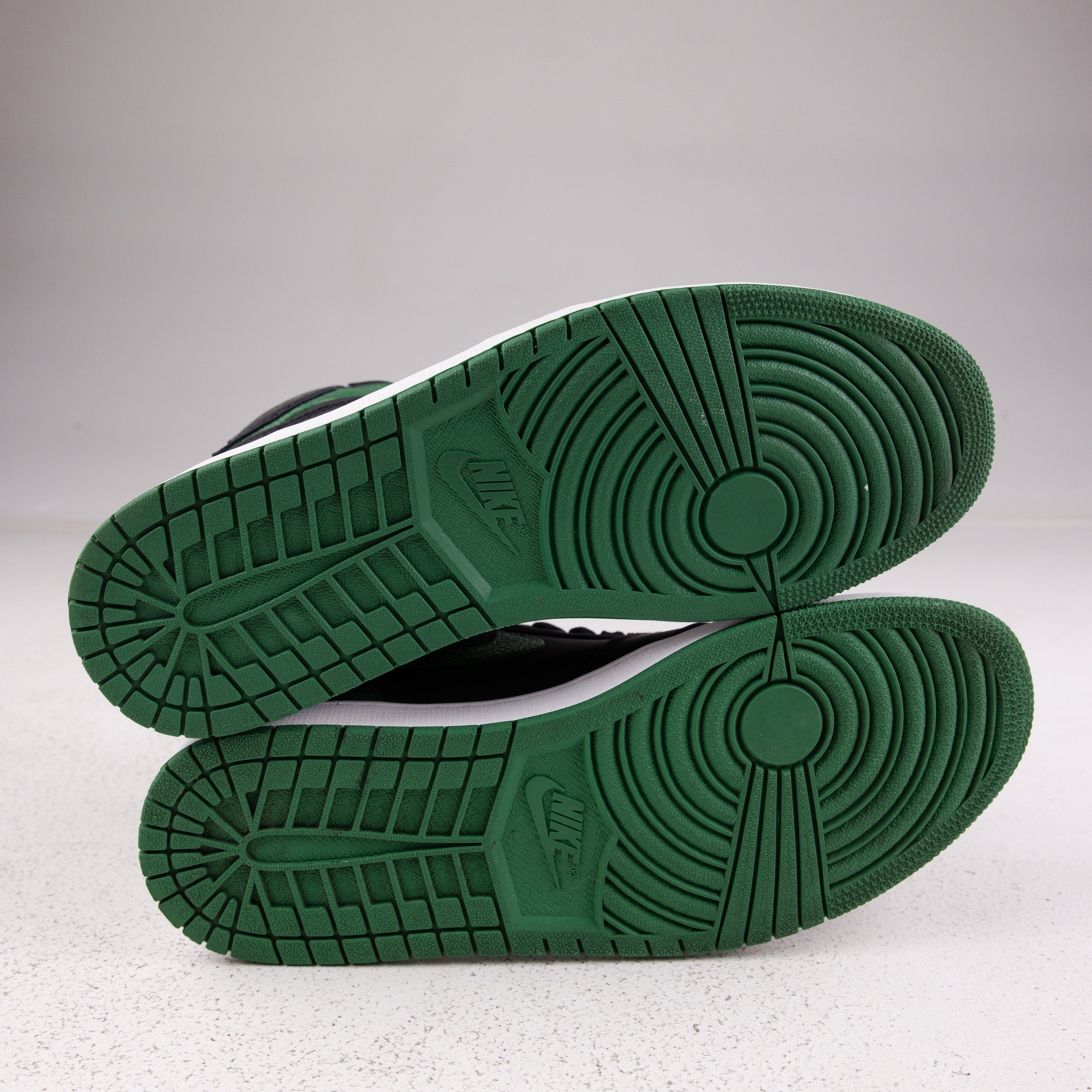 Jordan 1 Retro High Pine Green - Used - 3657