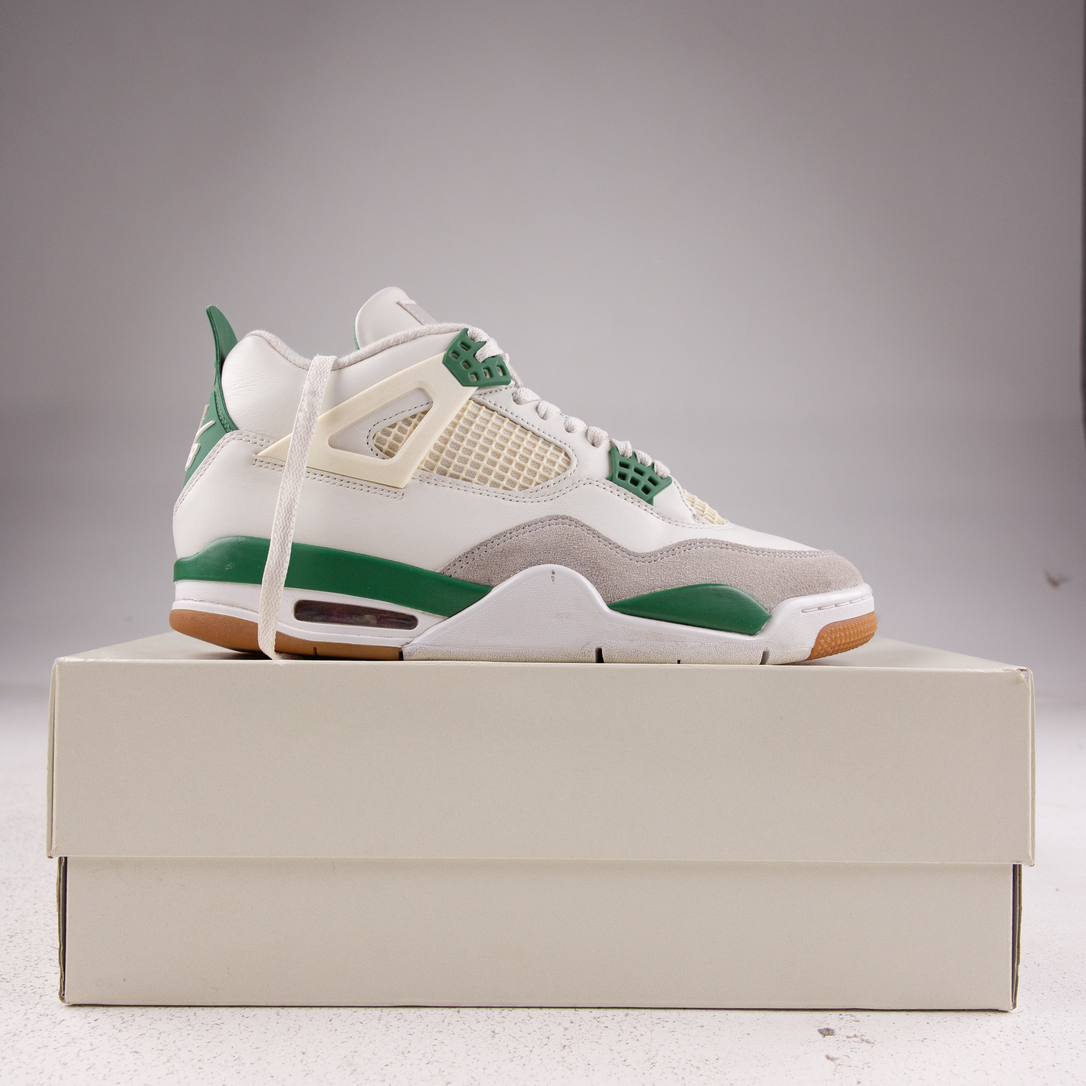 Jordan 4 Retro SB Pine Green - Used - 1651