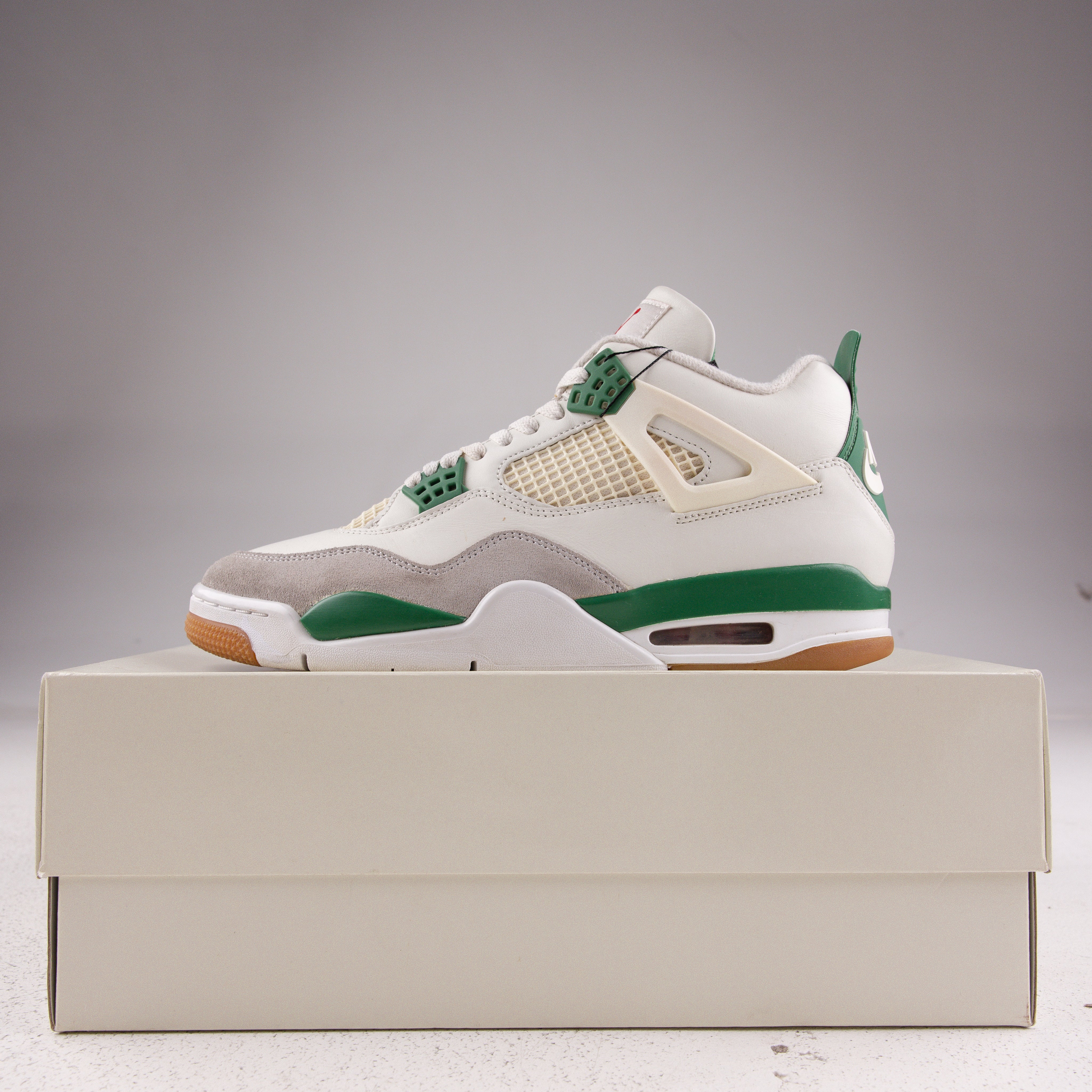 SOLD Jordan 4 Retro SB Pine Green - Used - 1651