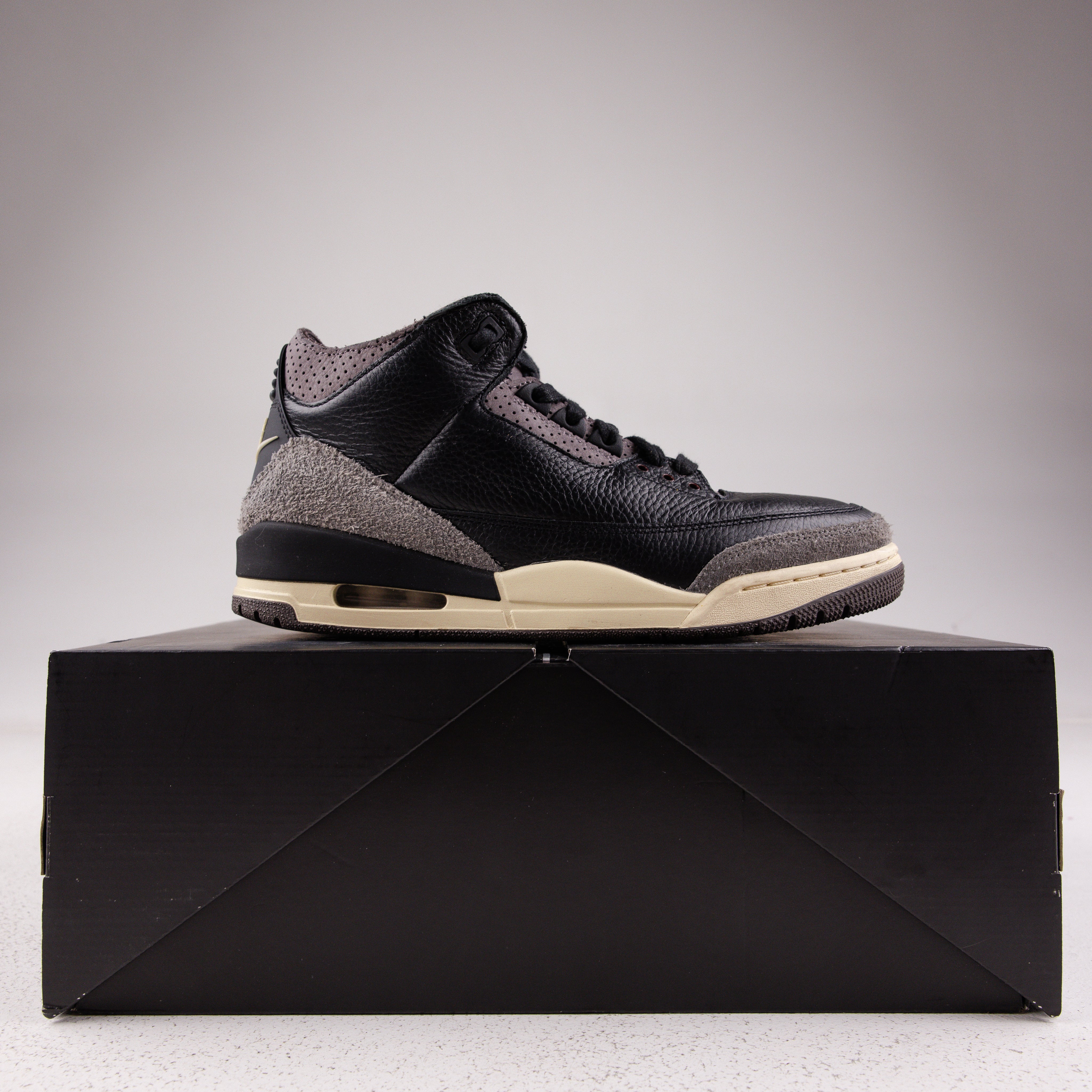 Jordan 3 Retro OG SP A Ma Maniére While You Were Sleeping (Women's)- Used - 1688