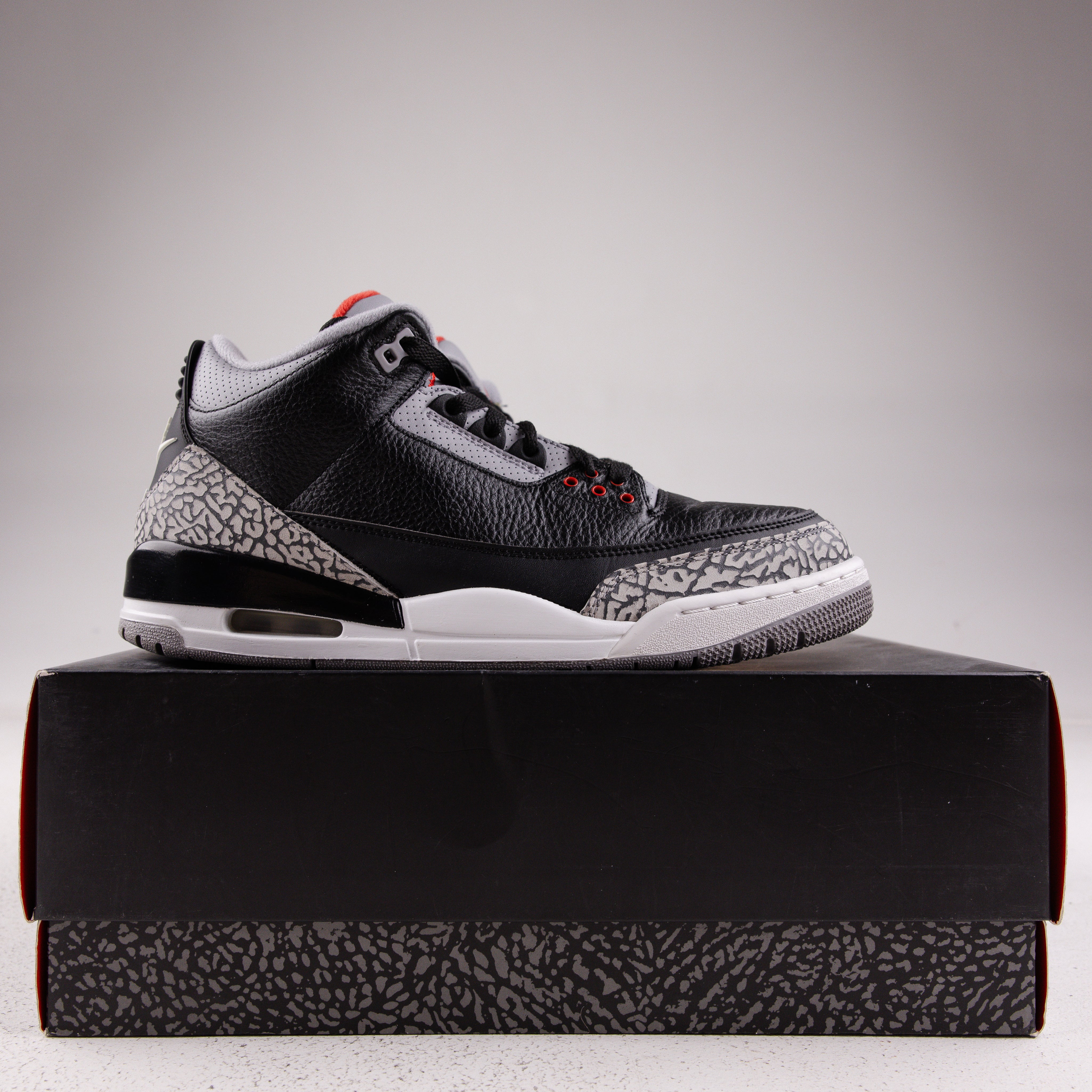 Jordan 3 Retro Black Cement (2018) - Used - 1678