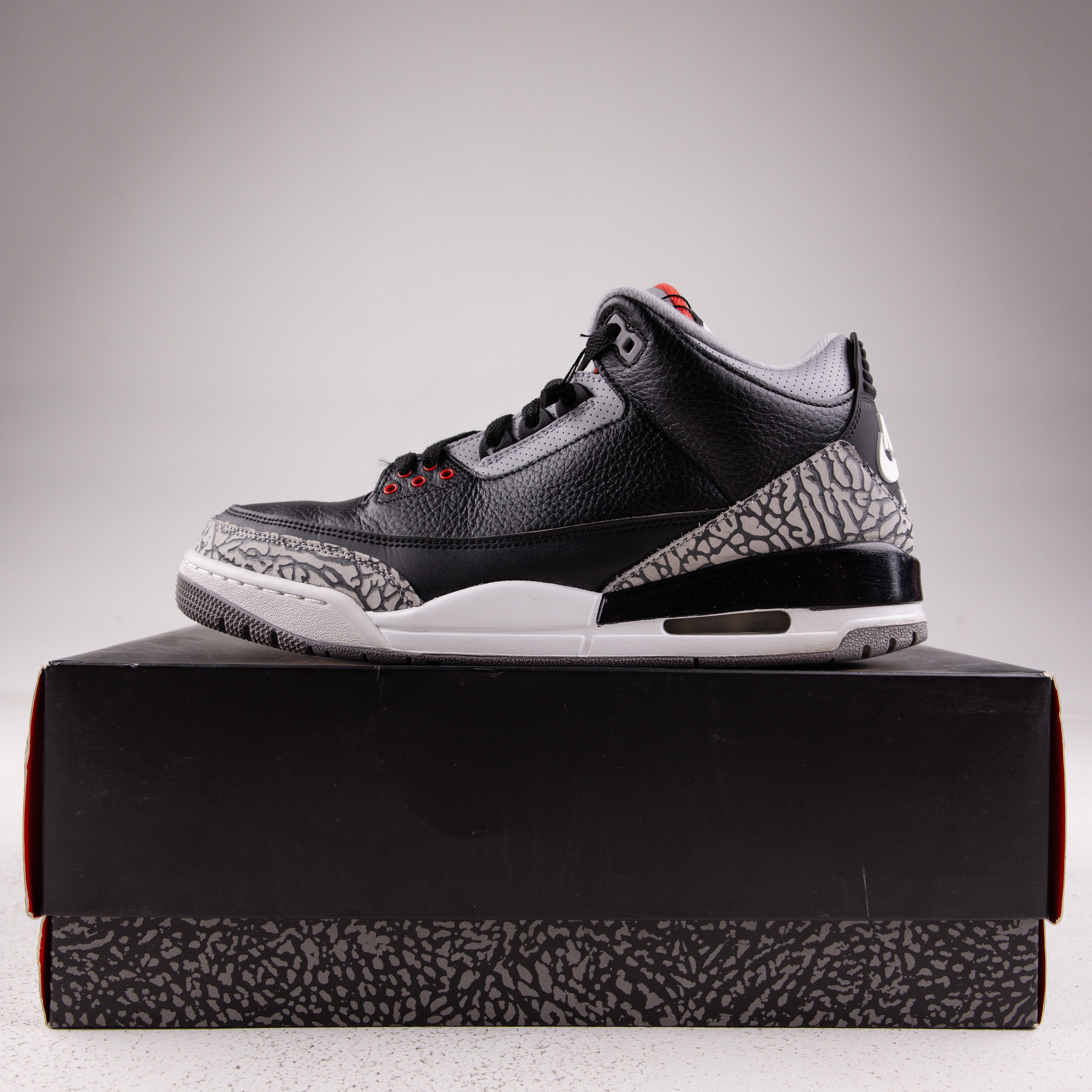 Jordan 3 Retro Black Cement (2018) - Used - 1678