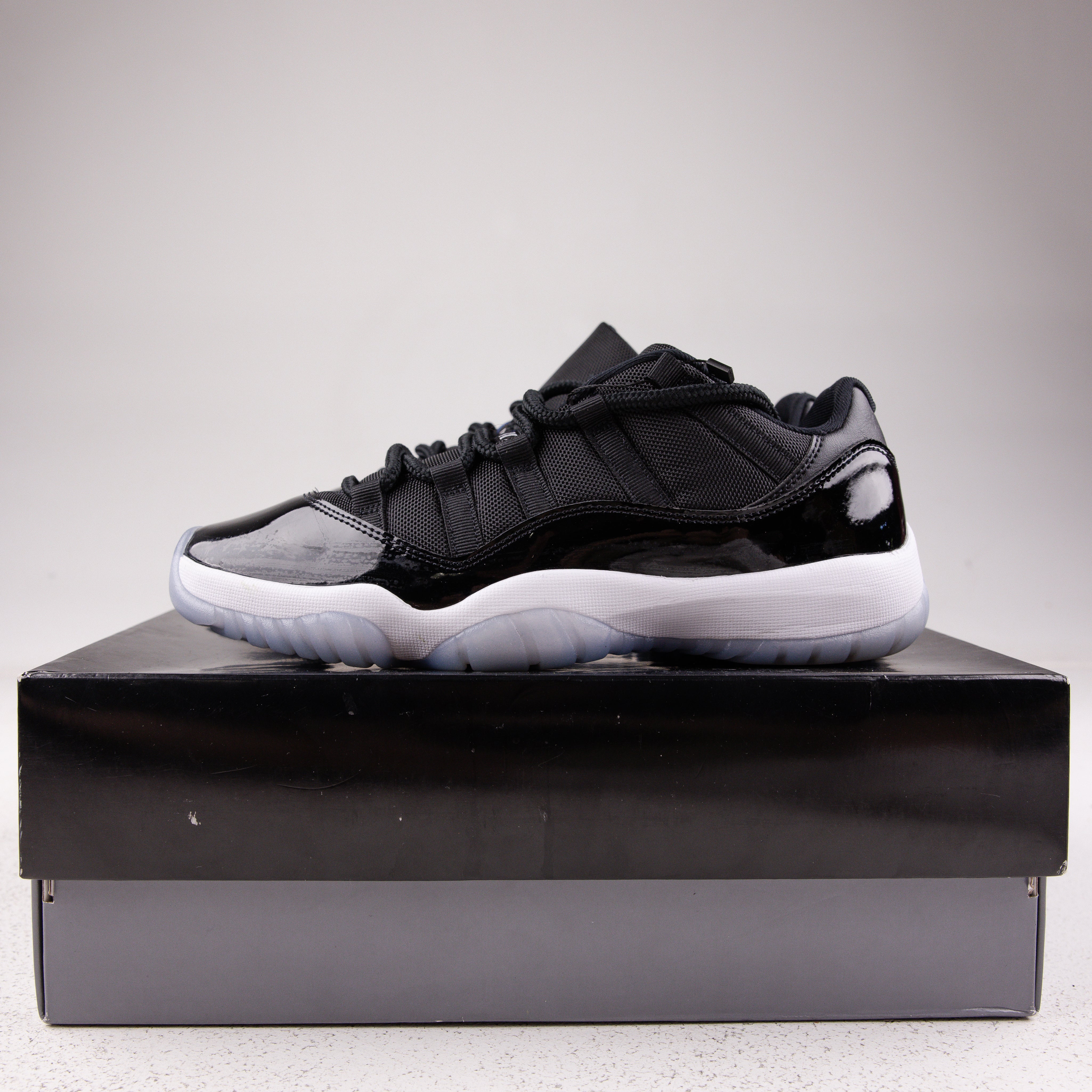 Jordan 11 Retro Low Space Jam - Used - 1699
