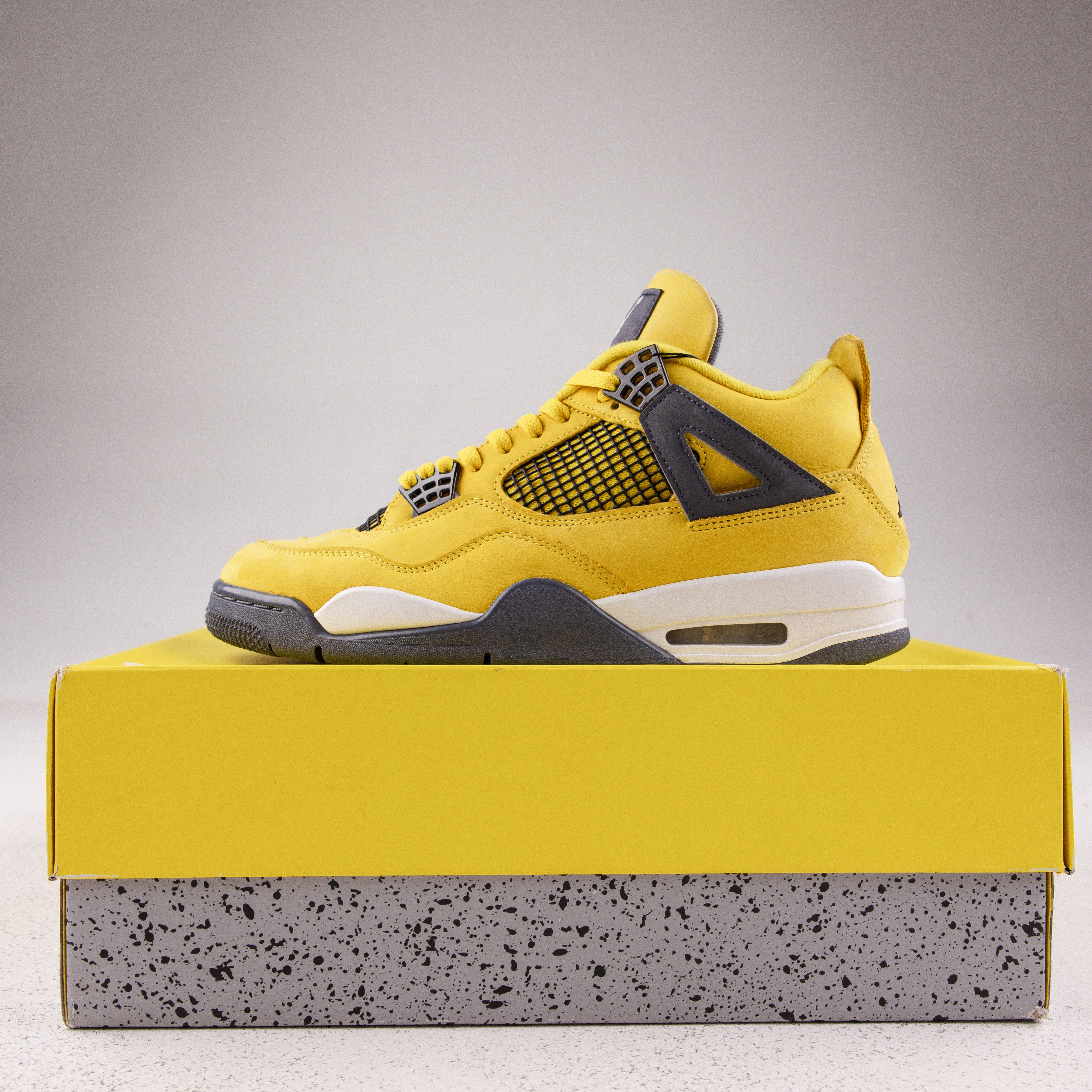 Jordan 4 Retro Lightning (2021) - Used - 3683
