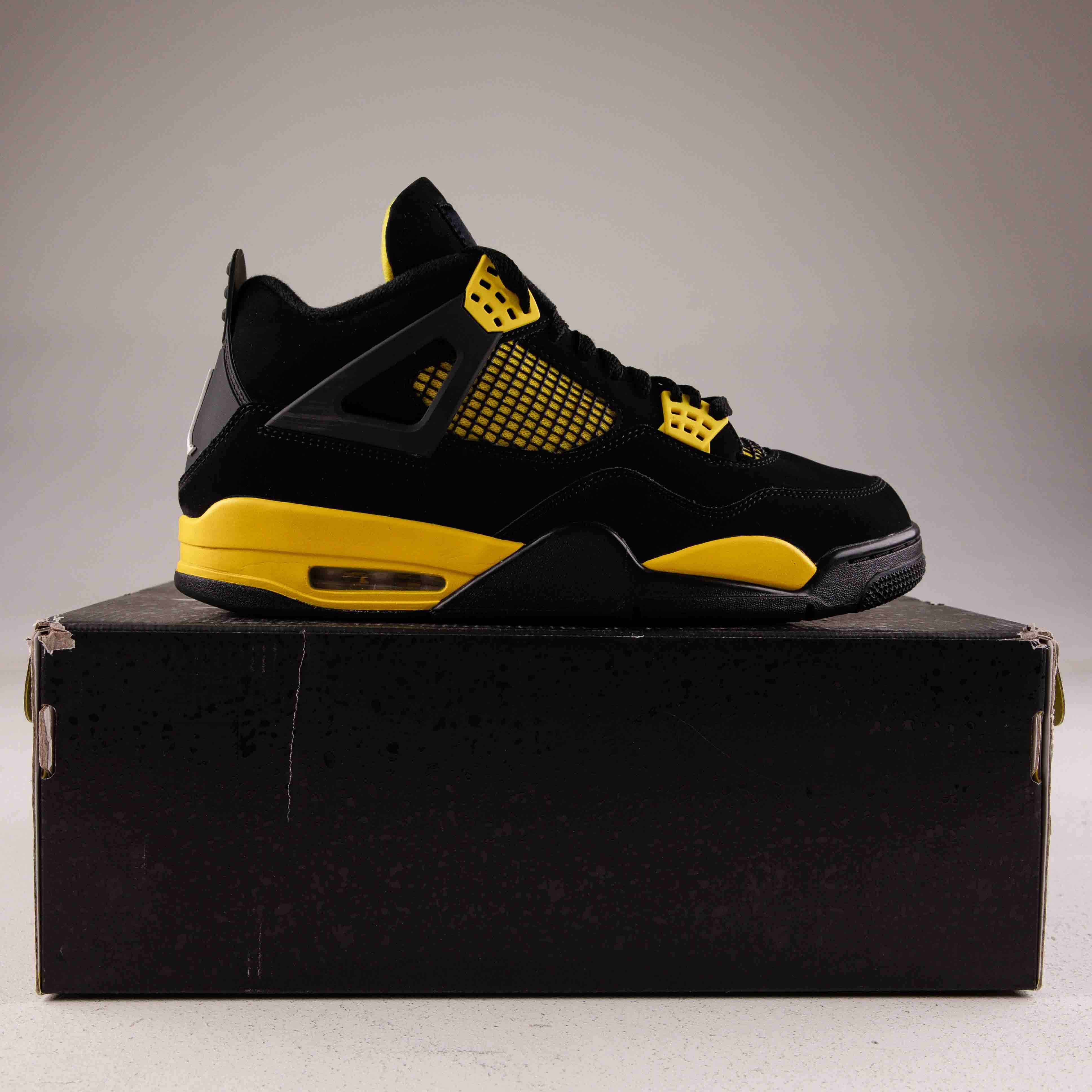 Jordan 4 Retro Thunder (2023) - Used - 4098
