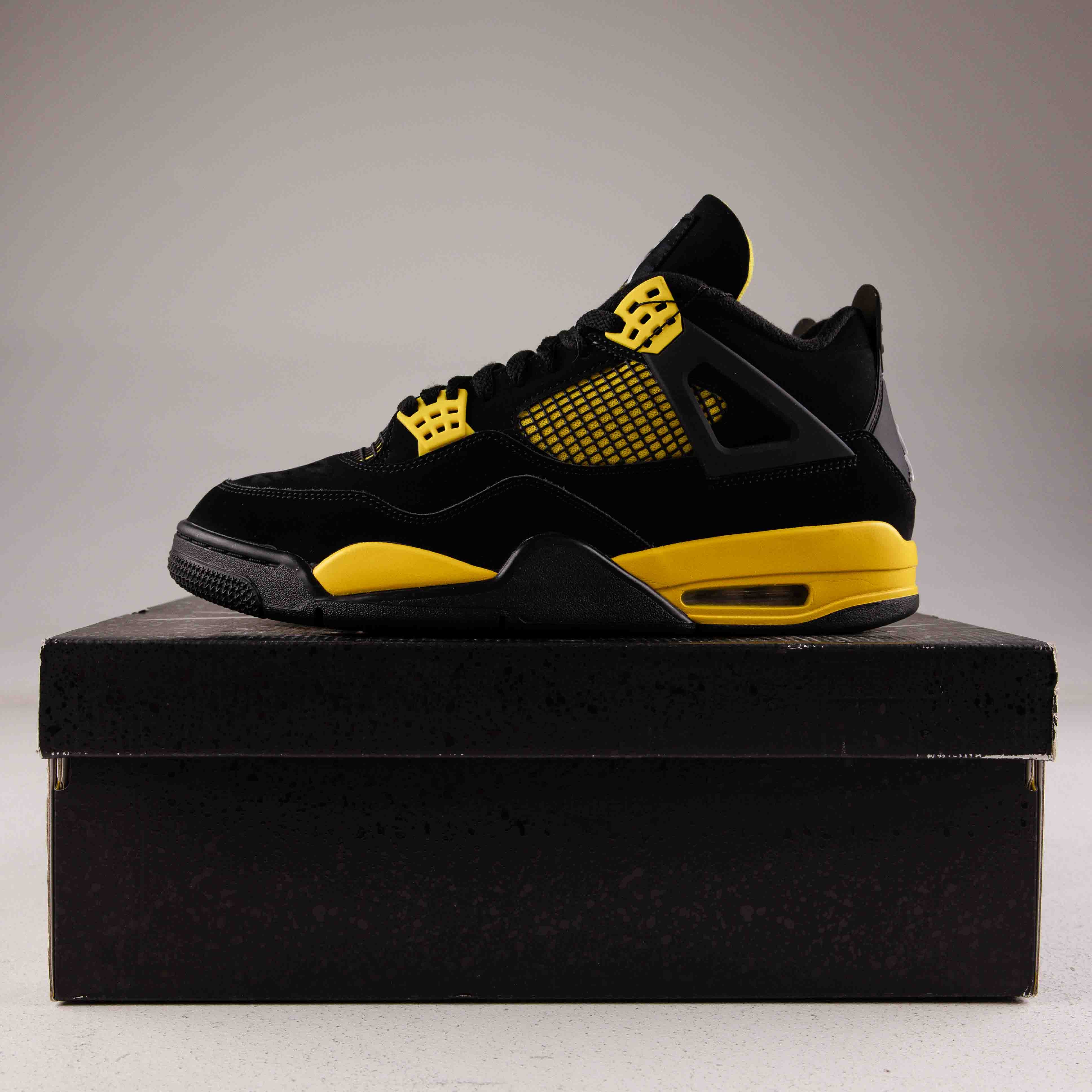 Jordan 4 Retro Thunder (2023) - Used - 4098