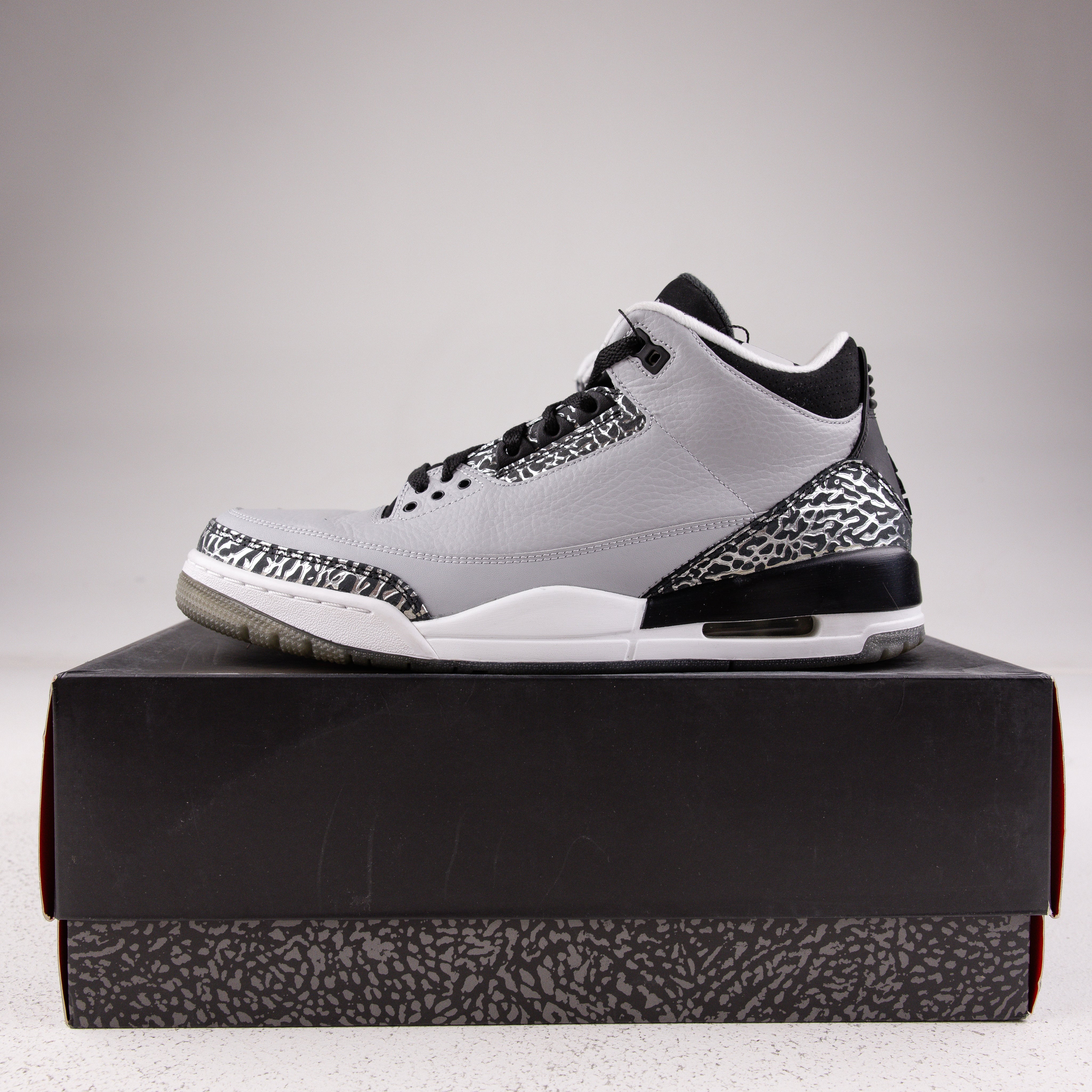 Jordan 3 Retro Wolf Grey - Used - 3702