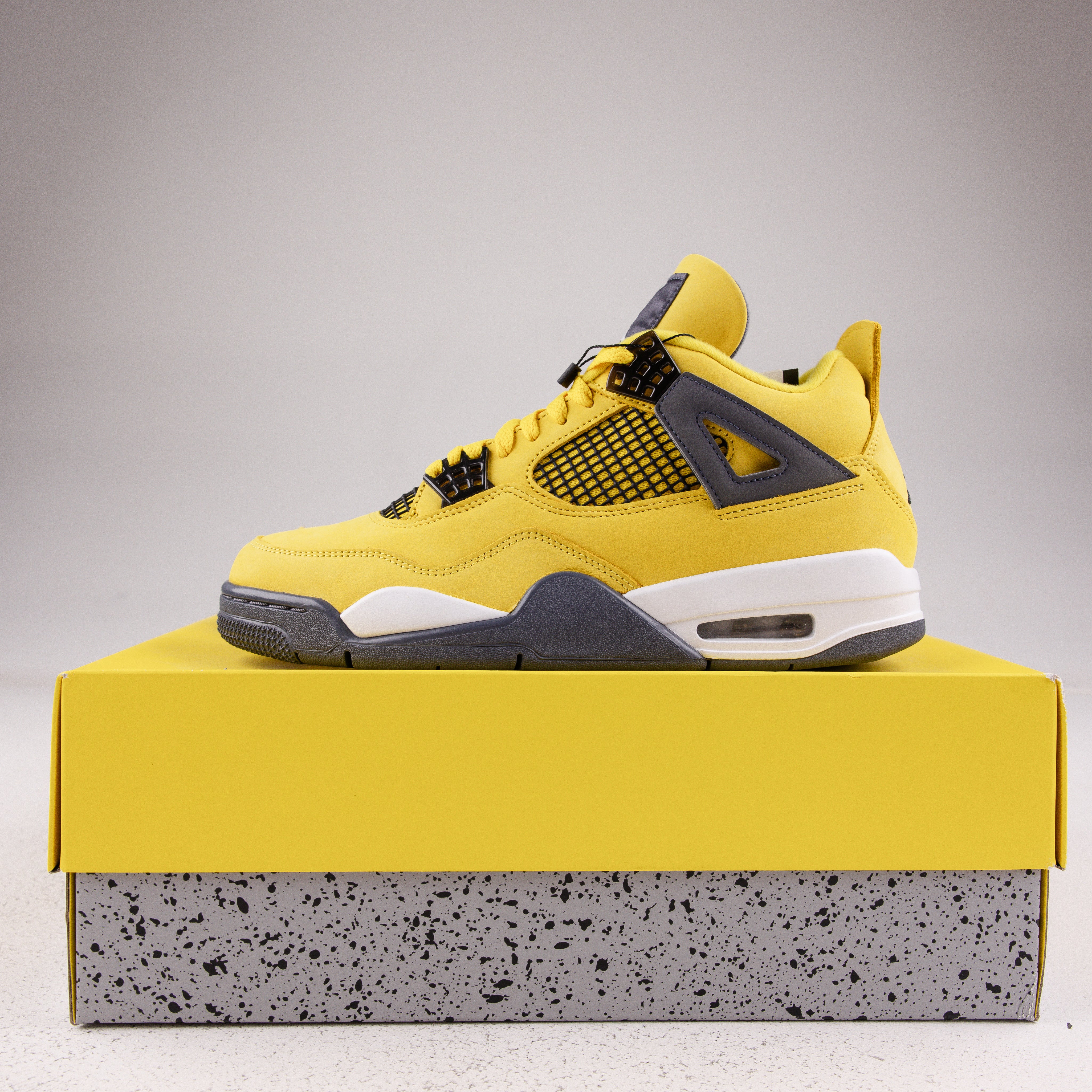 Jordan 4 Retro Lightning (2021) - Used - 1733