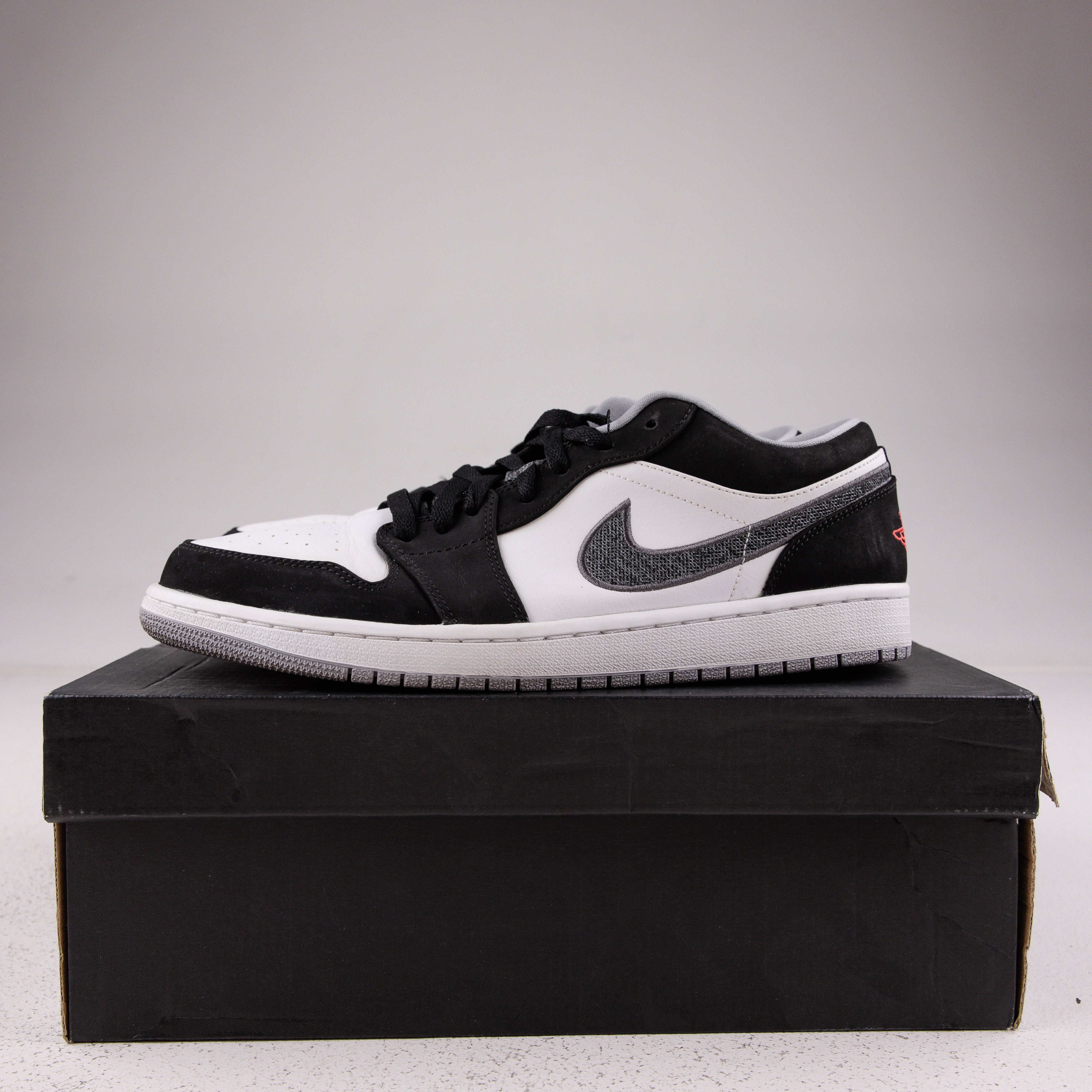 Jordan 1 Low Black White Wolf Grey Infrared 23 - Used - 3707