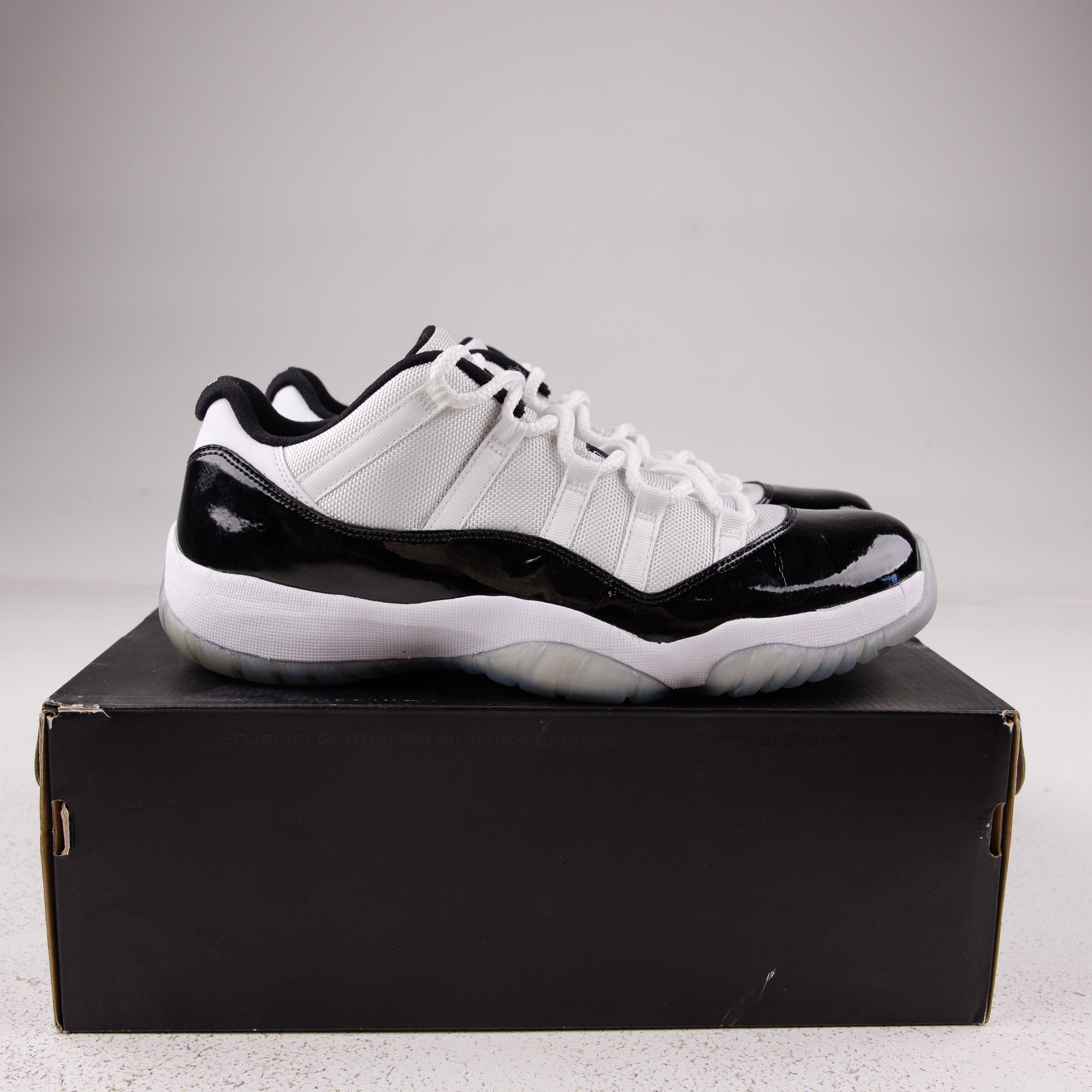 Jordan 11 Retro Low Concord - Used - 4332