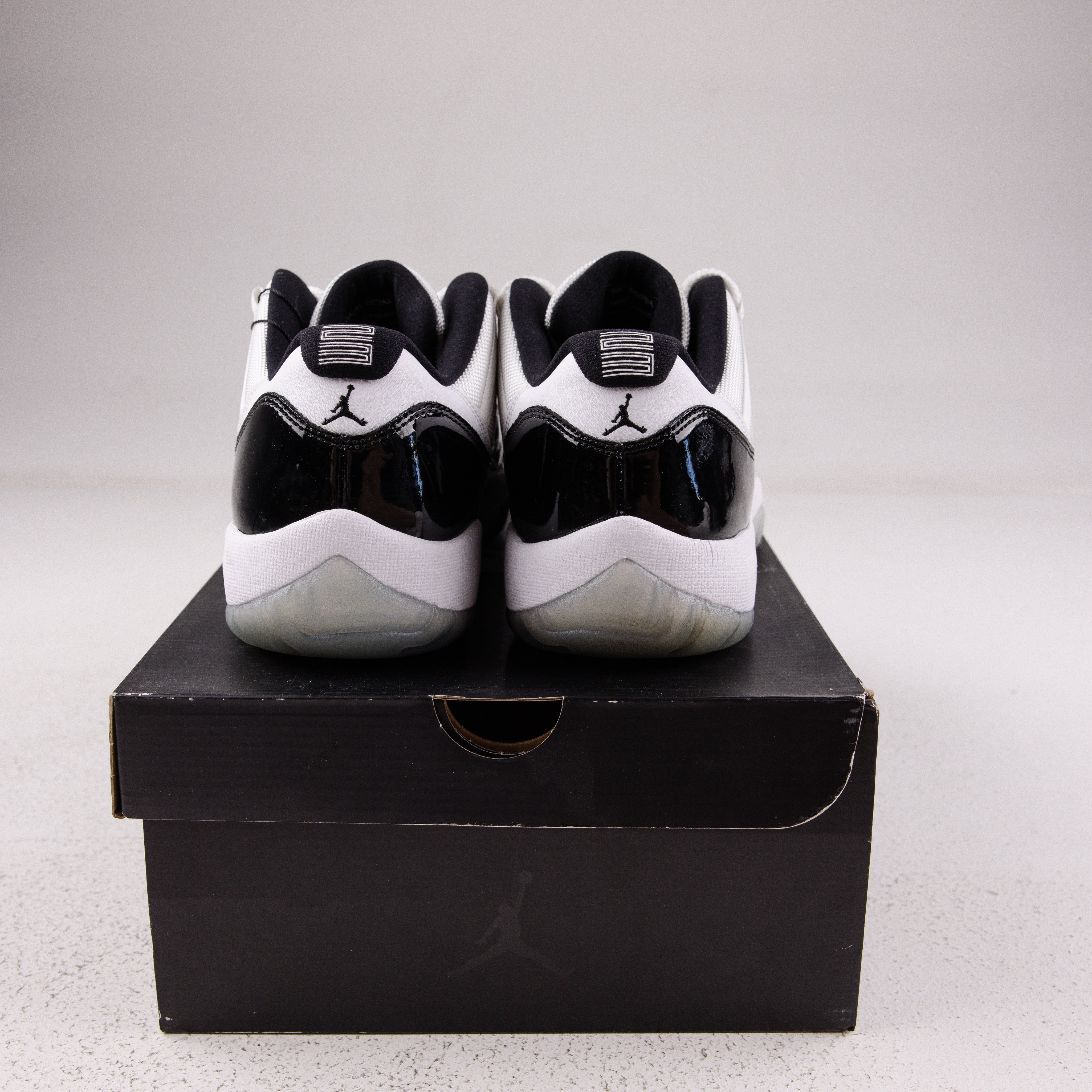 Jordan 11 Retro Low Concord - Used - 4332