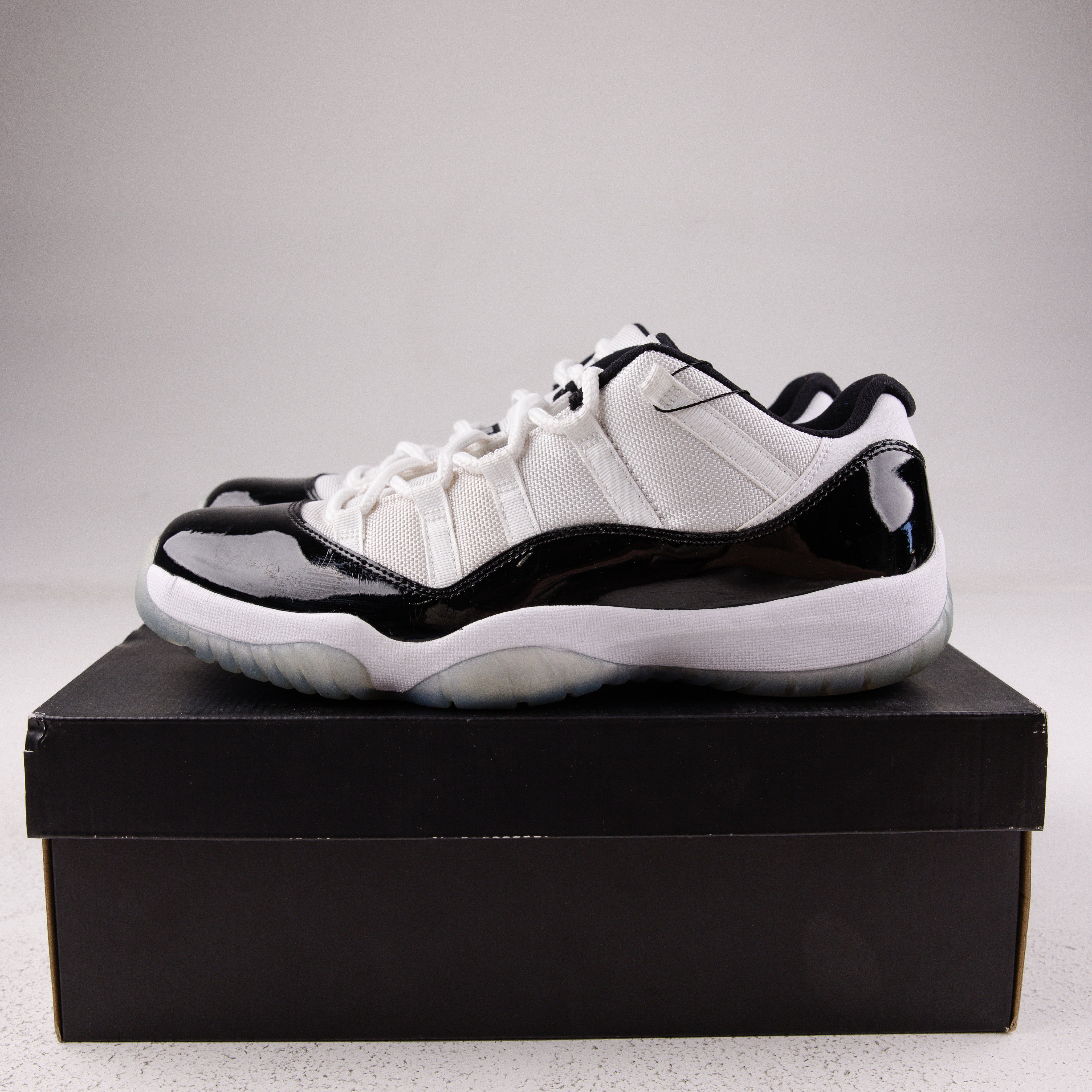 Jordan 11 Retro Low Concord - Used - 4332