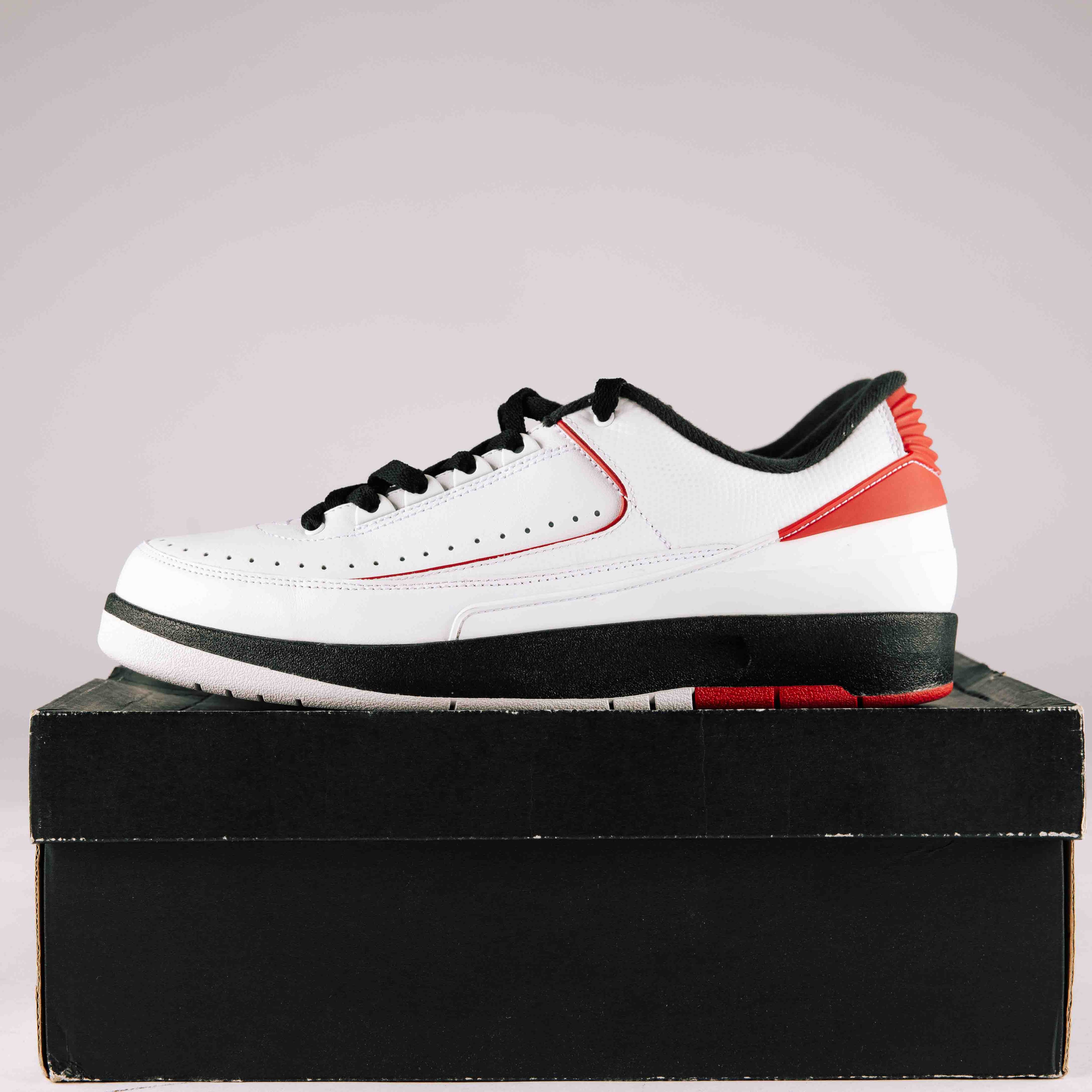 Jordan 2 Retro Low Chicago (2016) - Used - 0215 - Common Hype