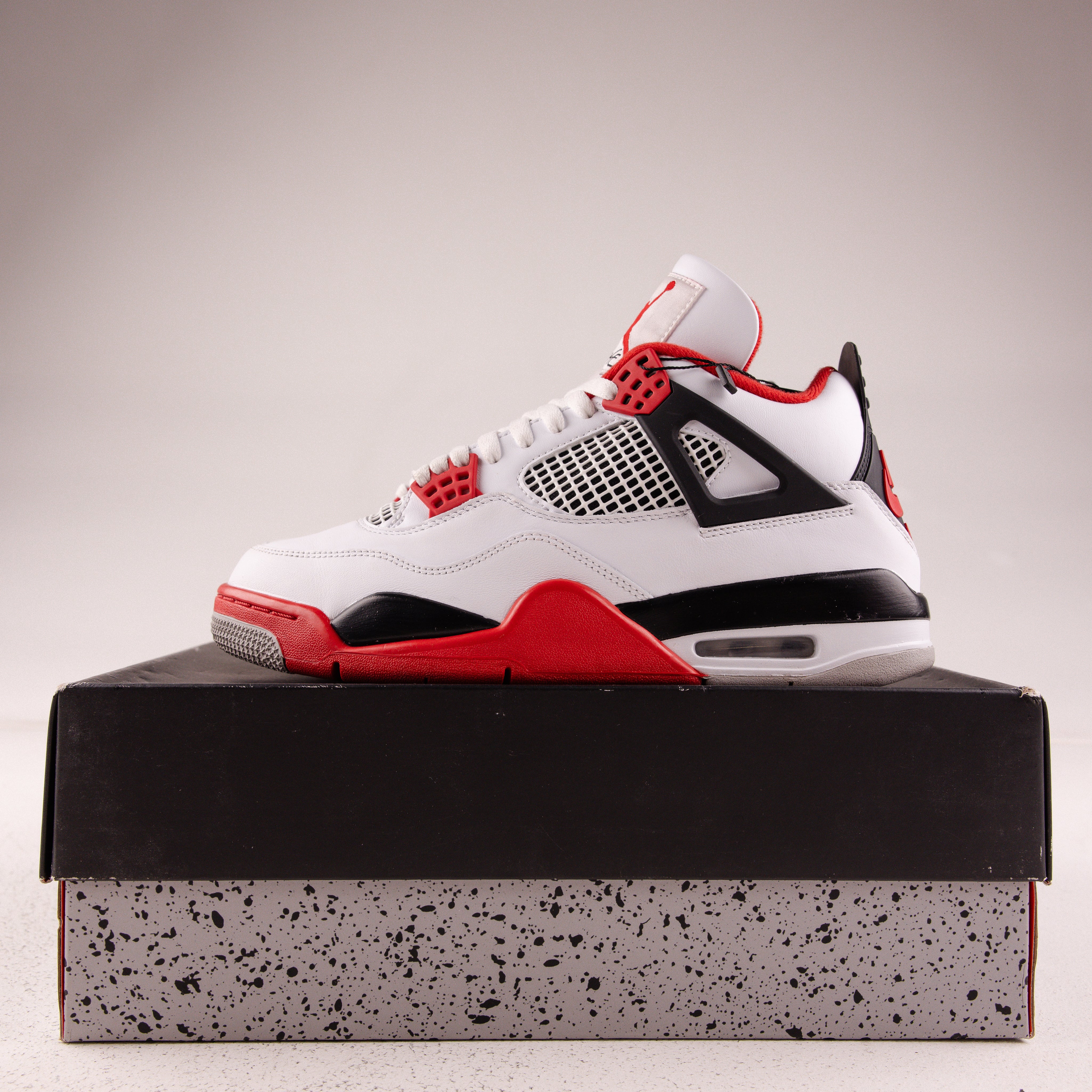 Jordan 4 Retro Fire Red (2020) - Used - 3756