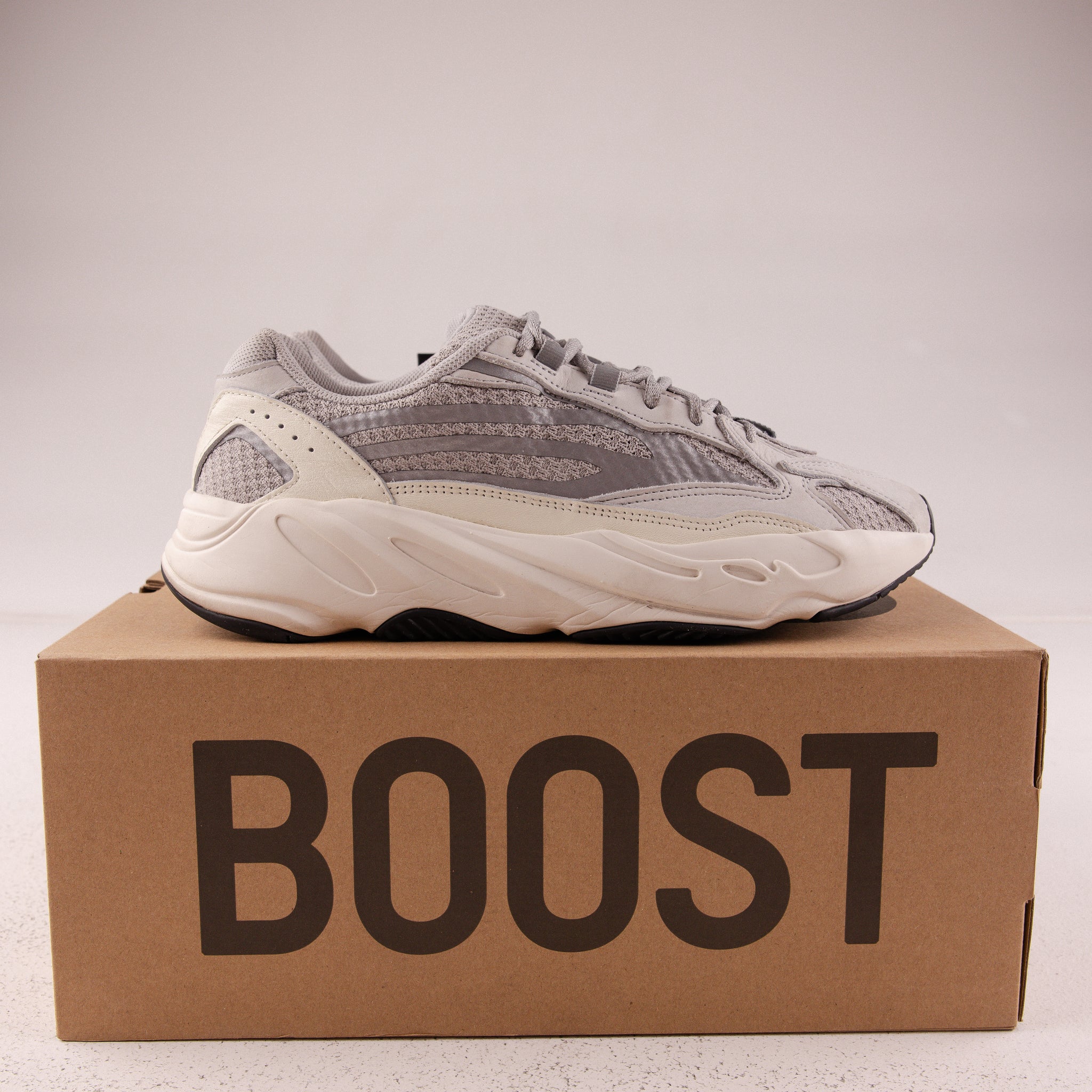 700 boost box adidas Yeezy Boost 700 V2 Static - Used
