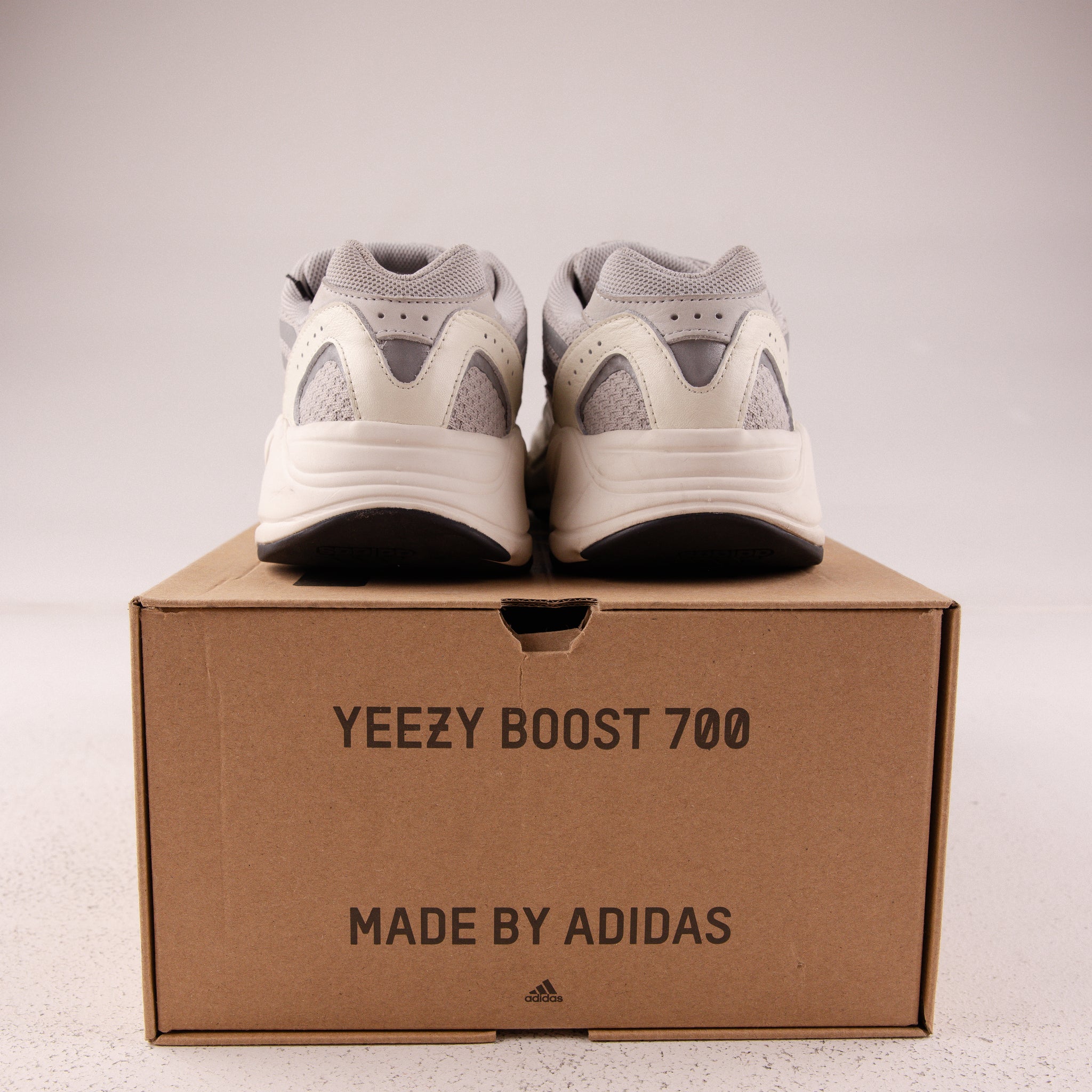 adidas boost box adidas Yeezy Boost 700 V2 Static - Used
