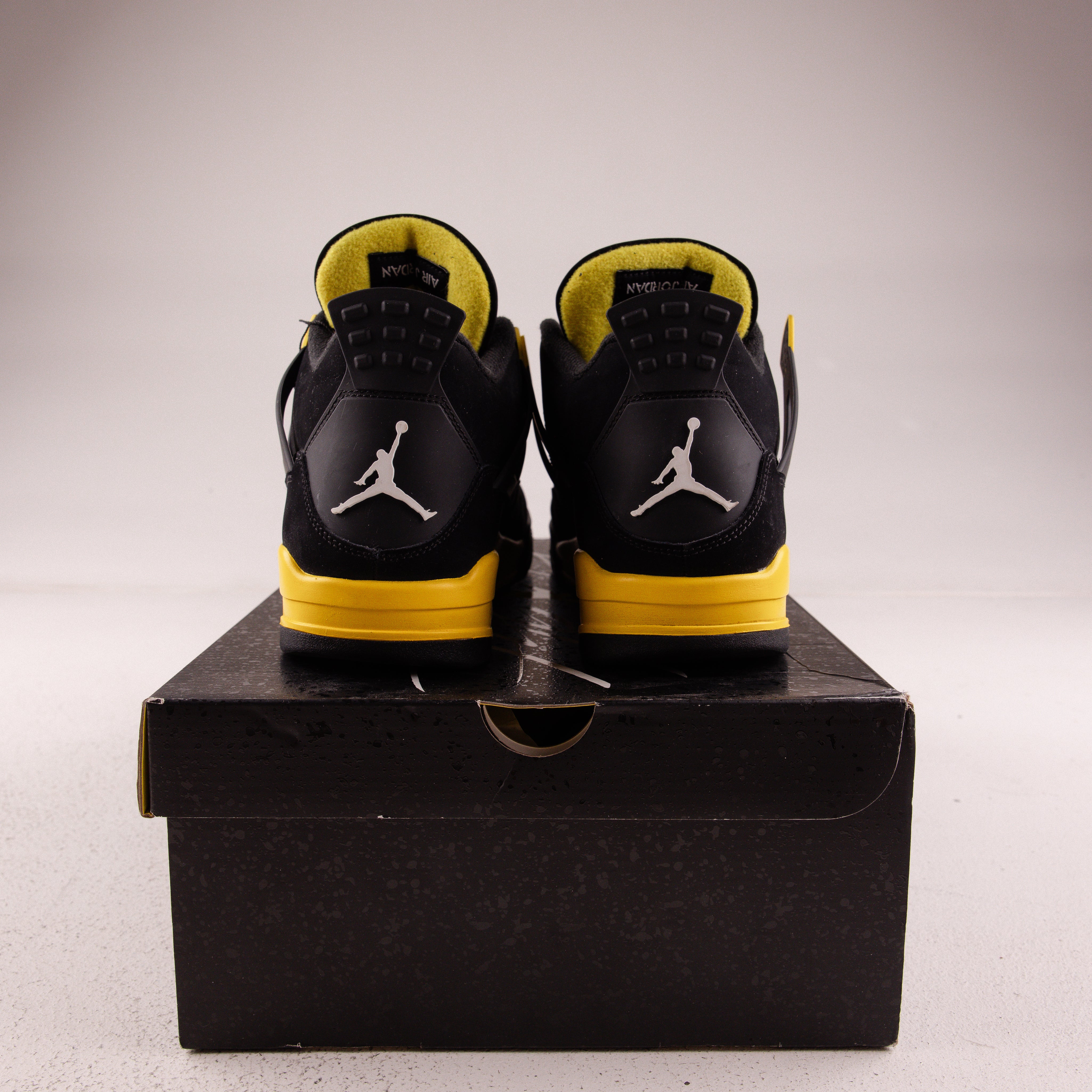 Jordan 4 Retro Thunder (2023) - Used - 4360