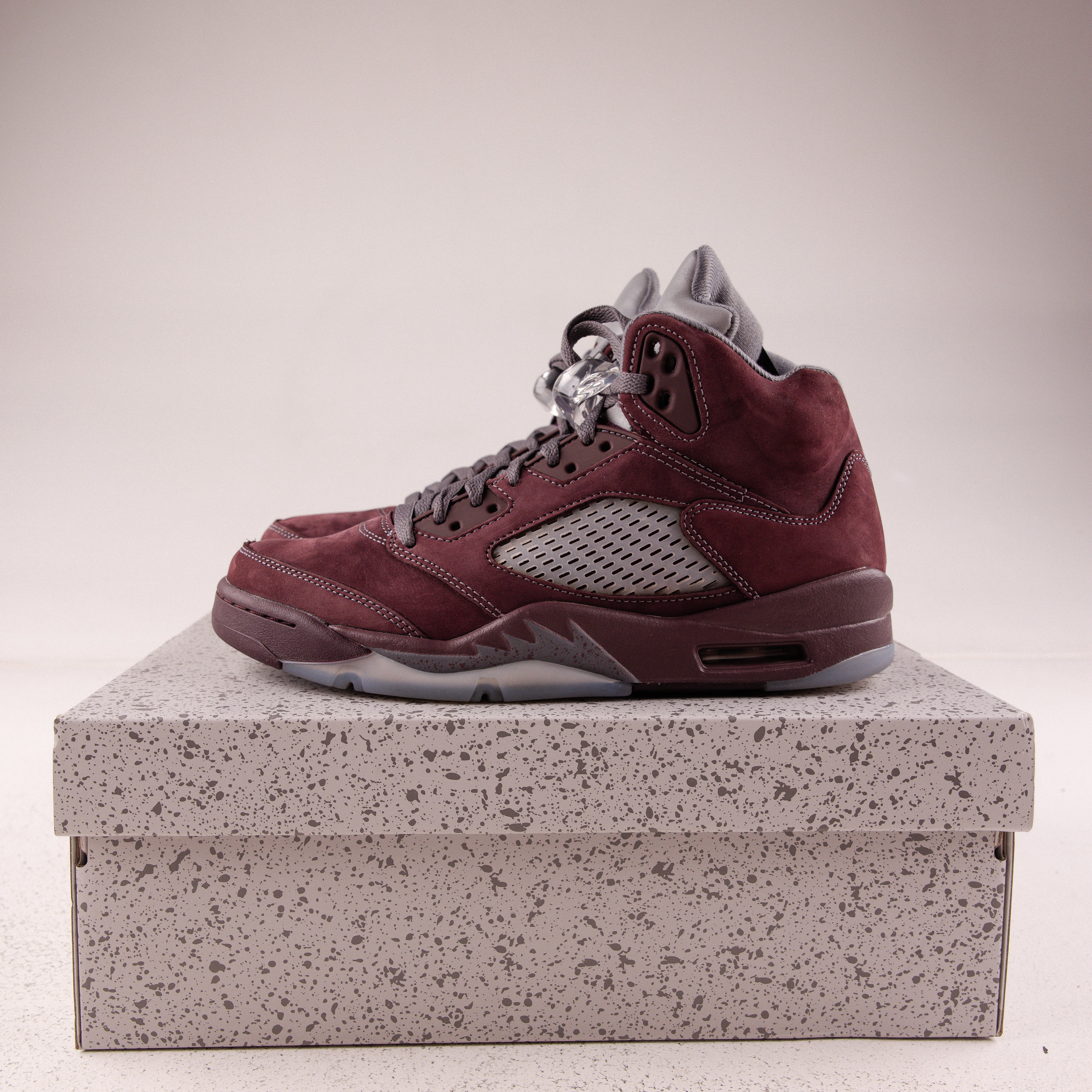 Jordan 5 Retro Burgundy (2023) - Used - 3787