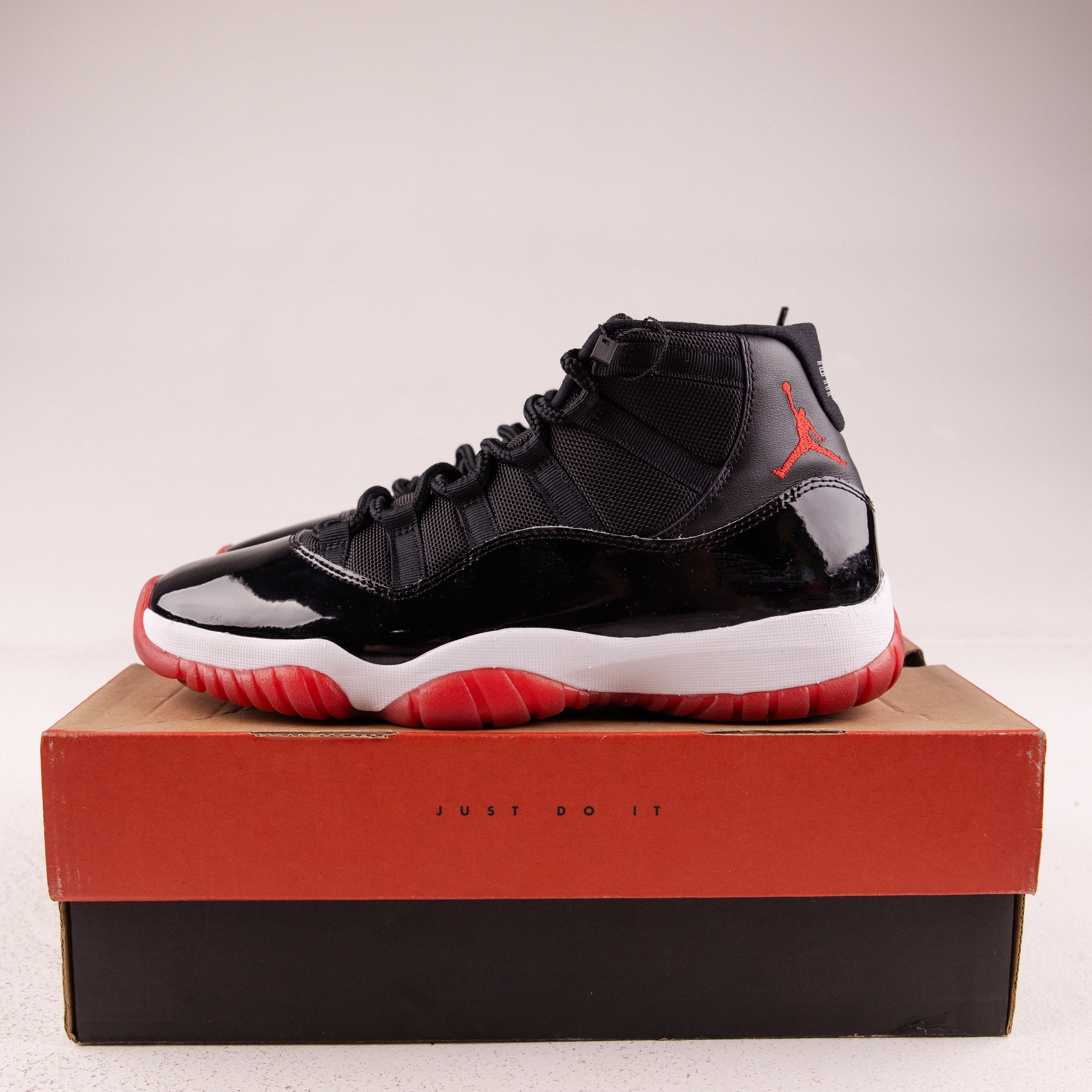 Jordan 11 Retro Playoffs Bred (2019) - Used - 3721