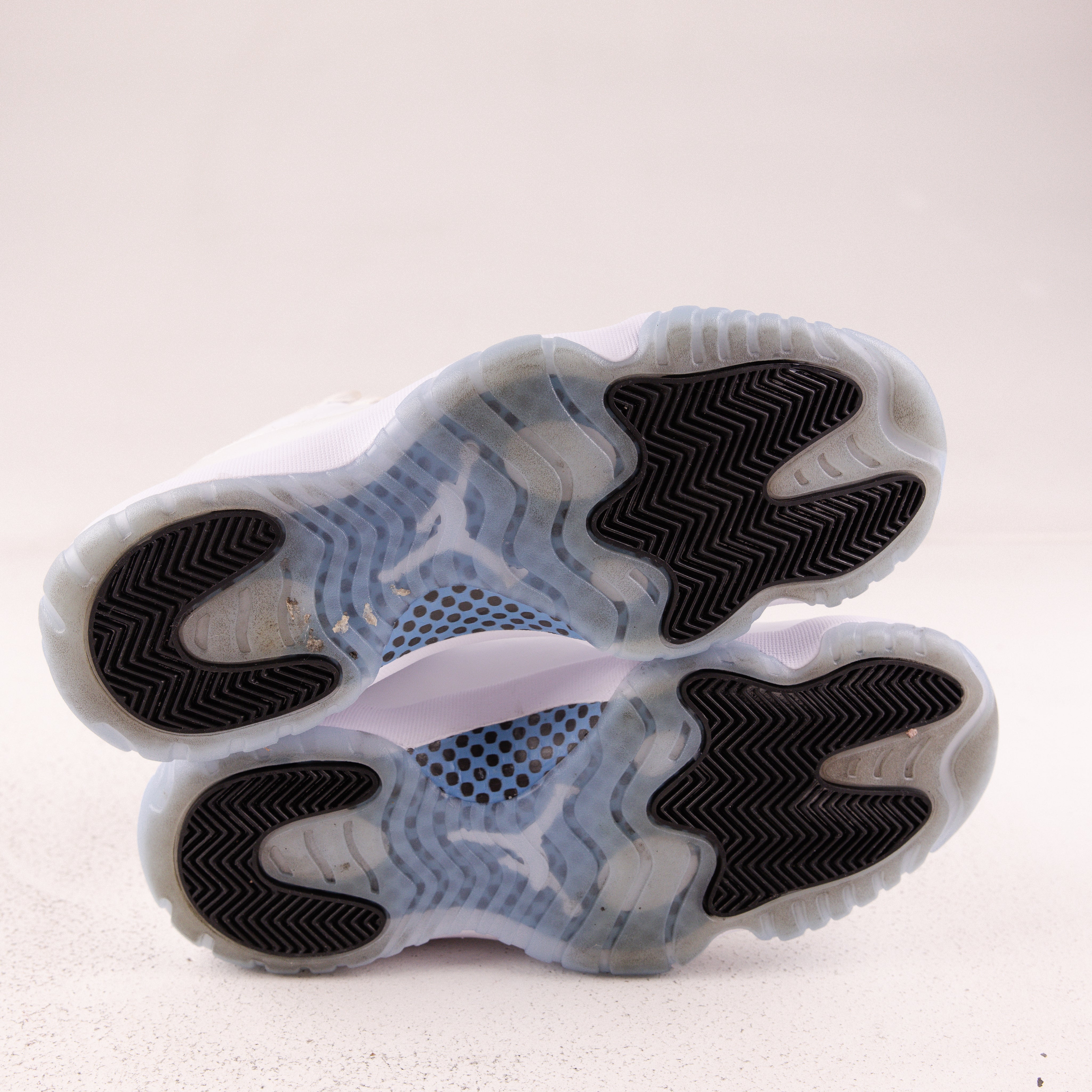 Jordan 11 Retro Legend Blue (2024) - Used - 3724