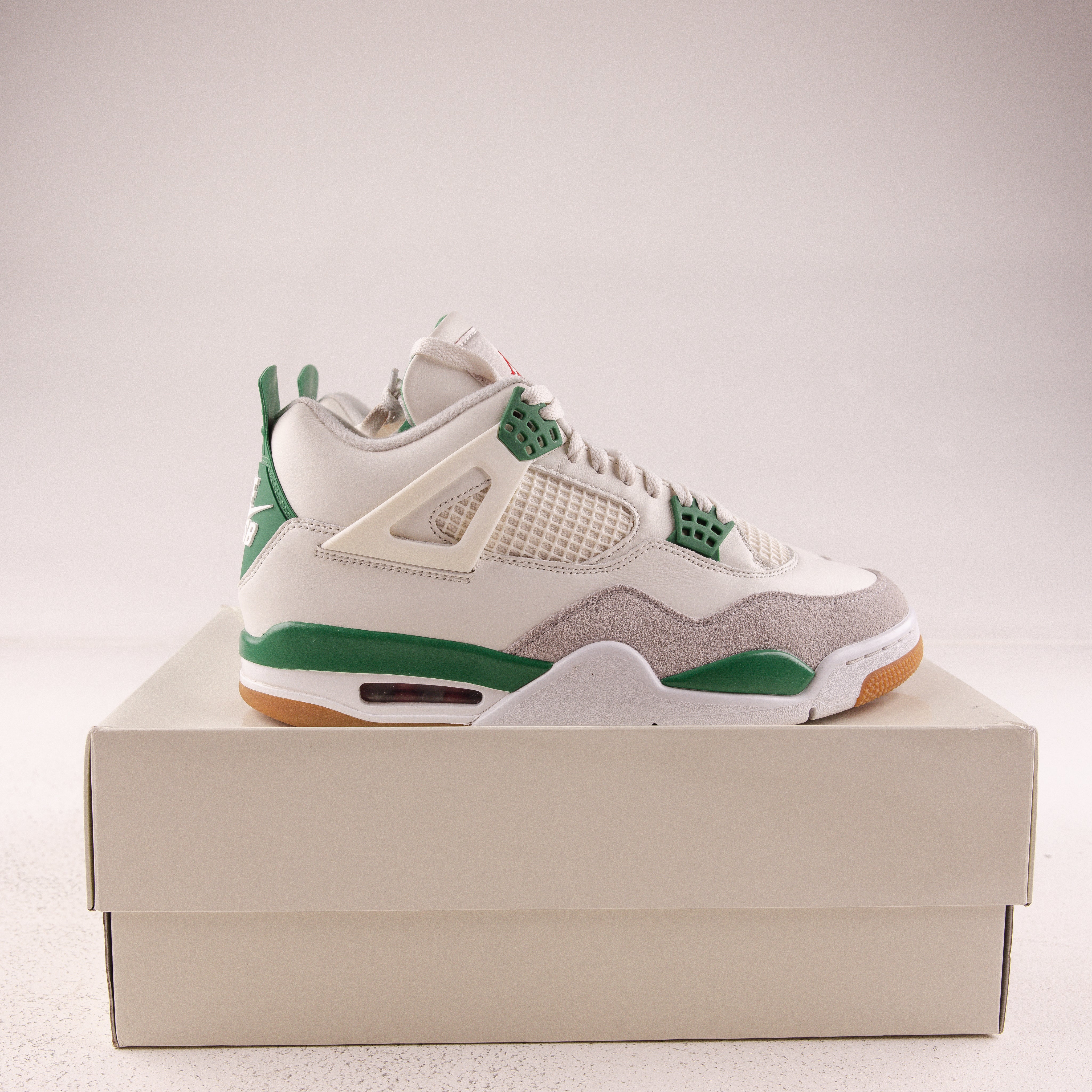 Jordan 4 Retro SB Pine Green - Used - 3719