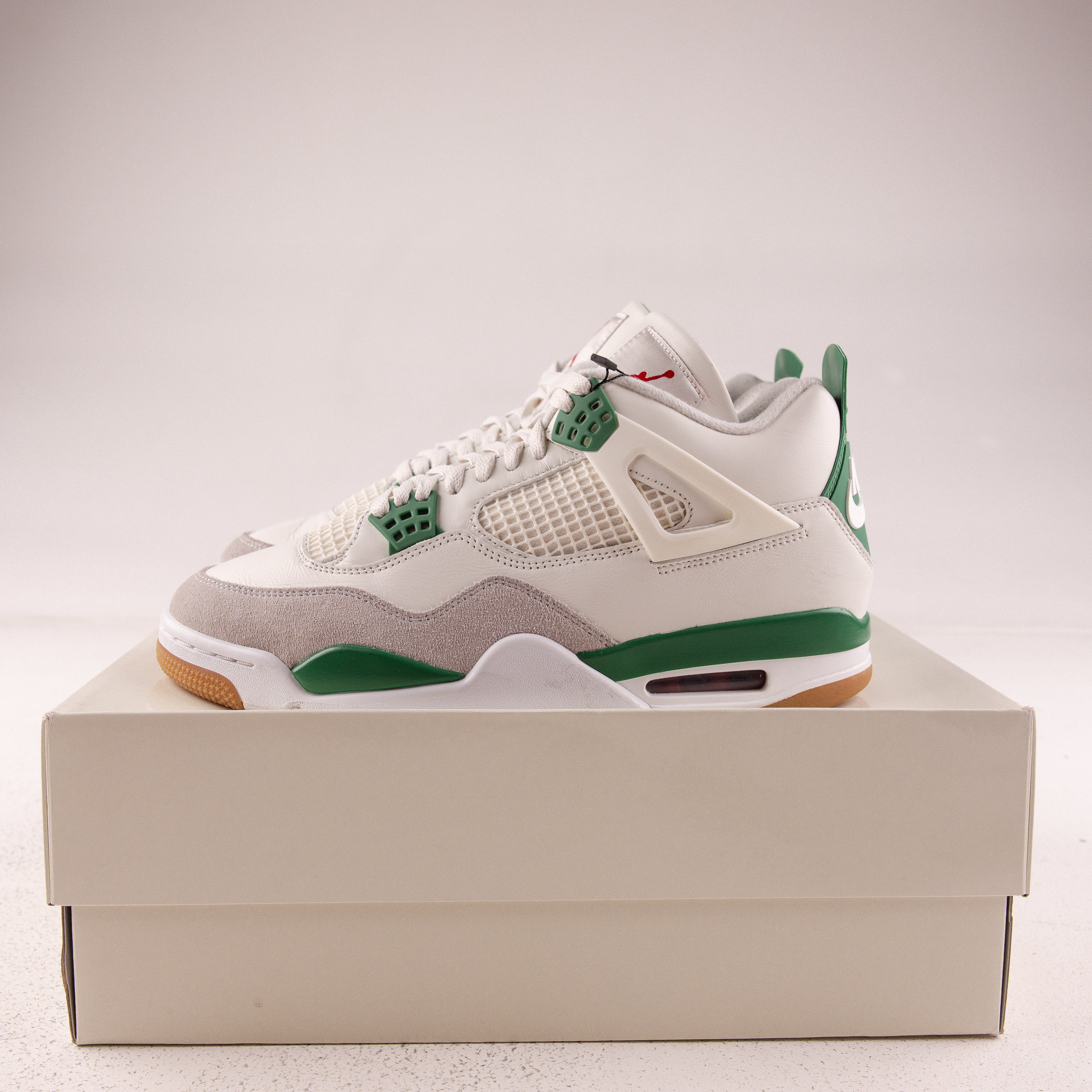 Jordan 4 Retro SB Pine Green - Used - 3719