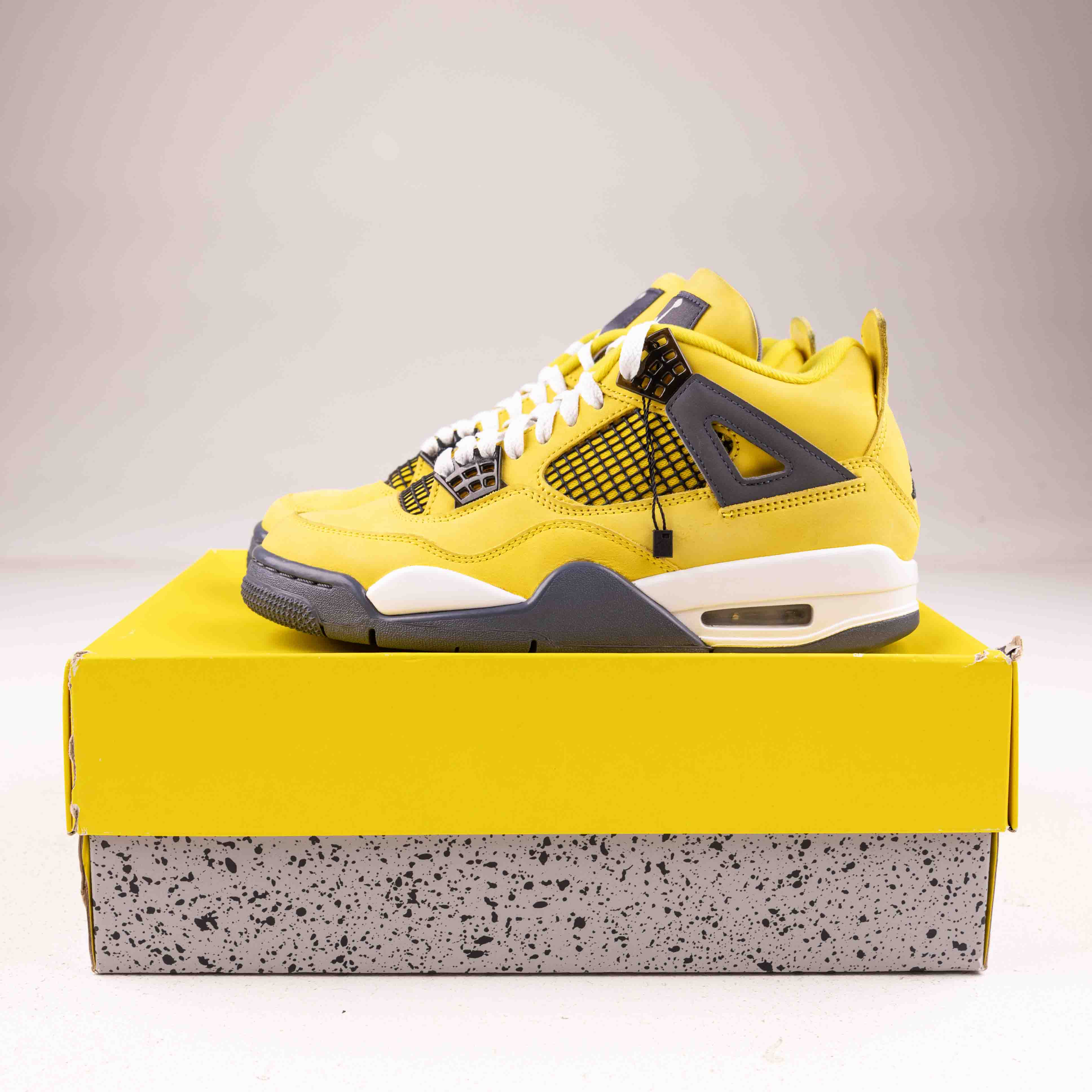 Jordan 4 Retro Lightning (2021) - Used - 0443 - Common Hype