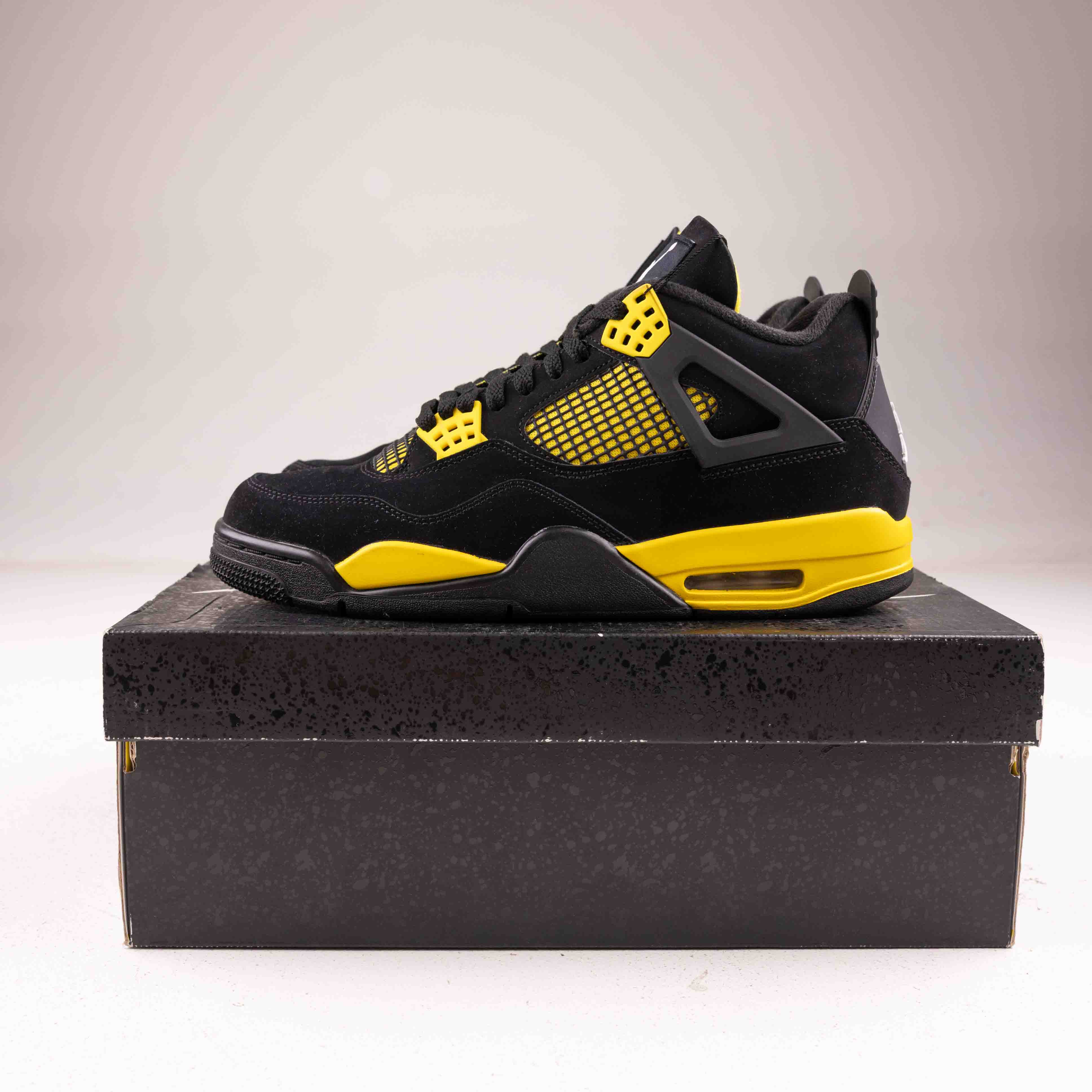 Jordan 4 Retro Thunder - Used - 1280 - Common Hype