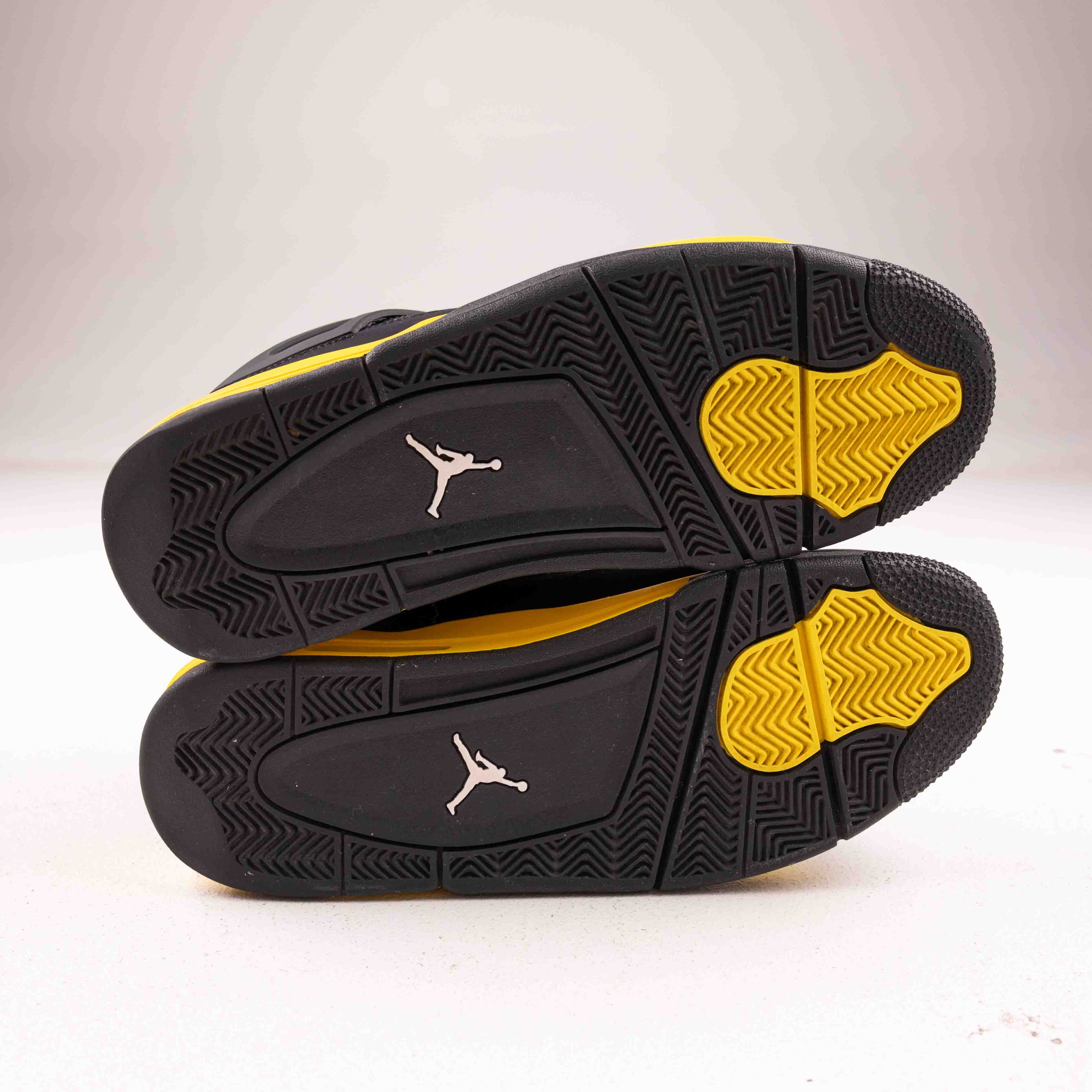 Jordan 4 Retro Thunder - Used - 1280 - Common Hype