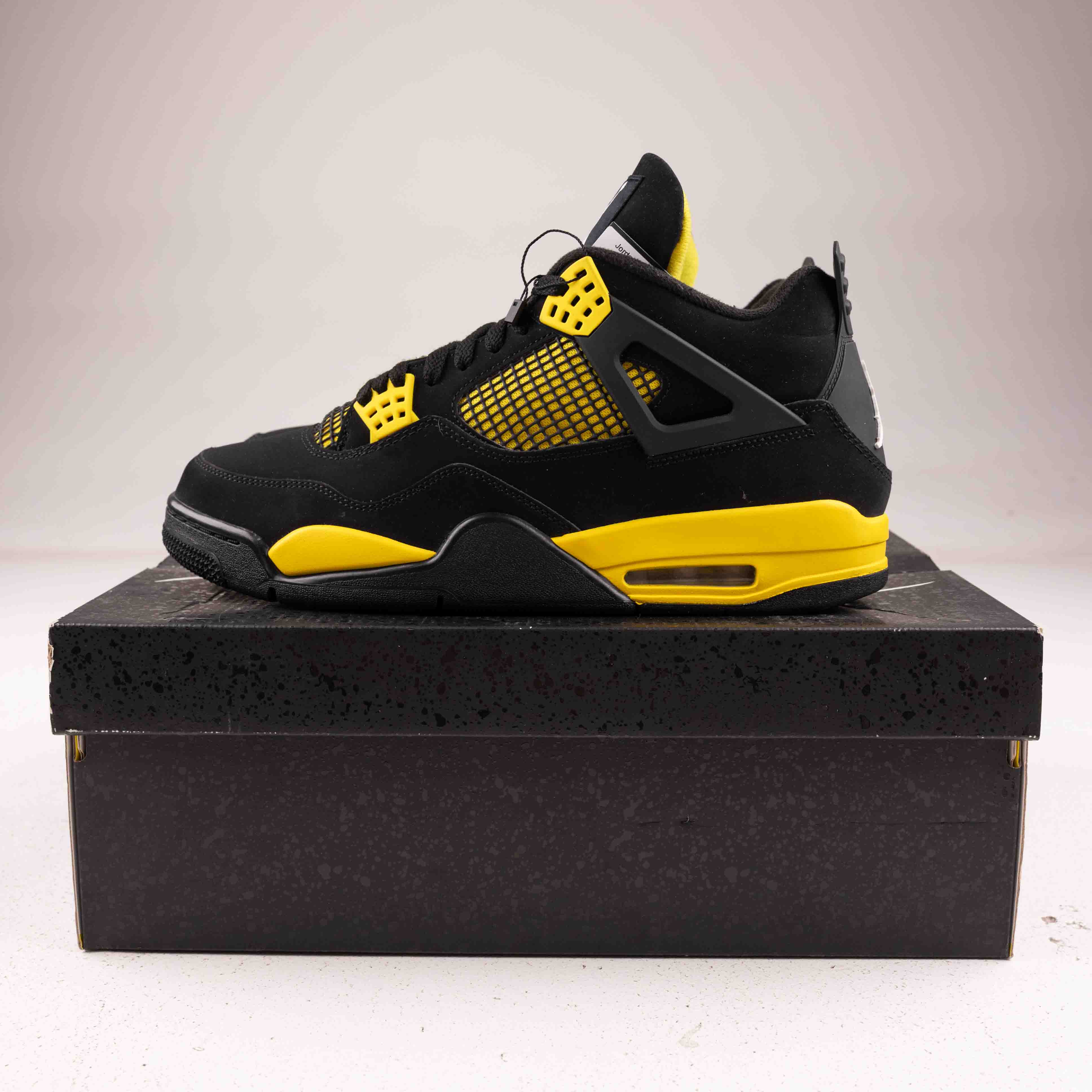 Jordan 4 Retro Thunder - Used - 1333 - Common Hype