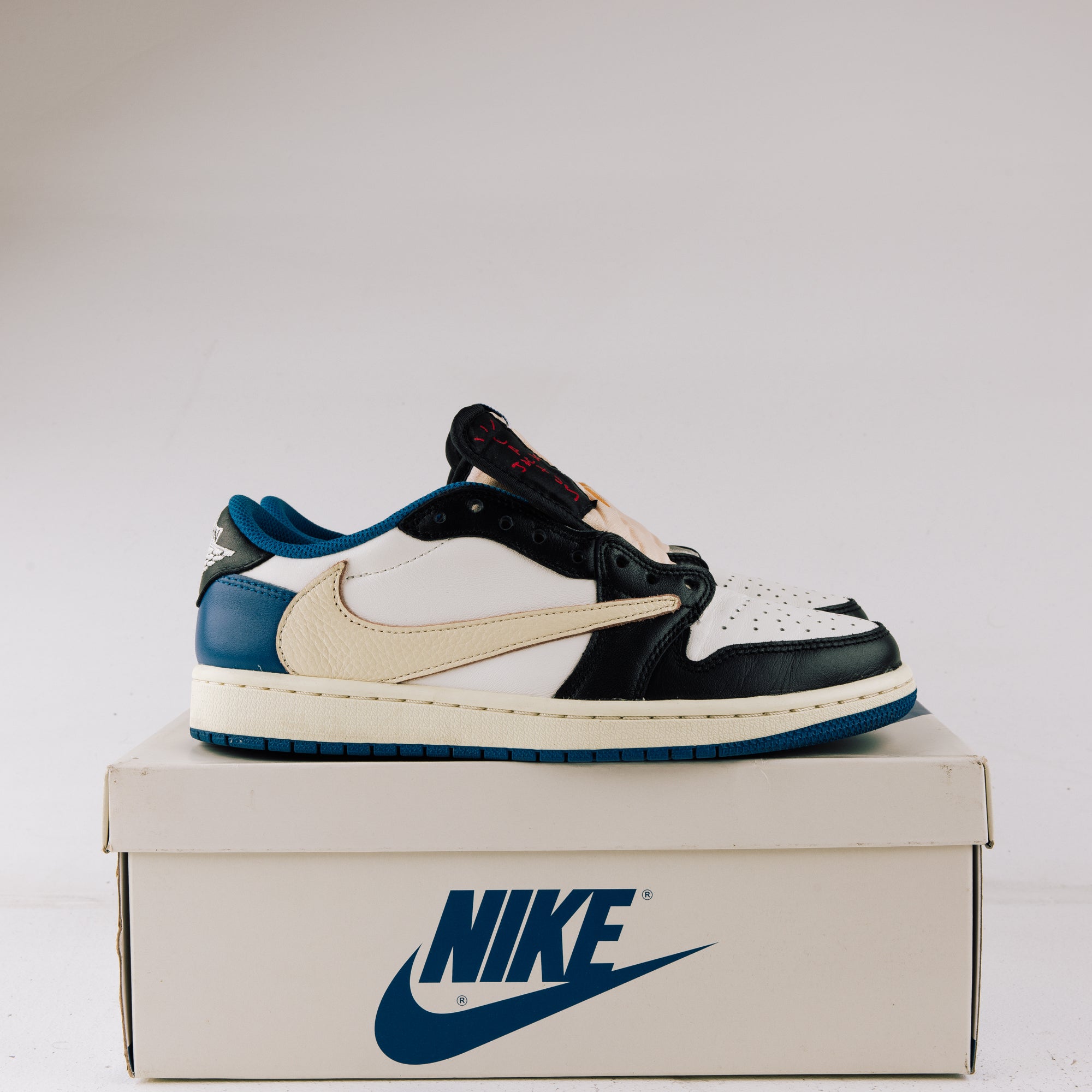 travis scott jordan 1 used