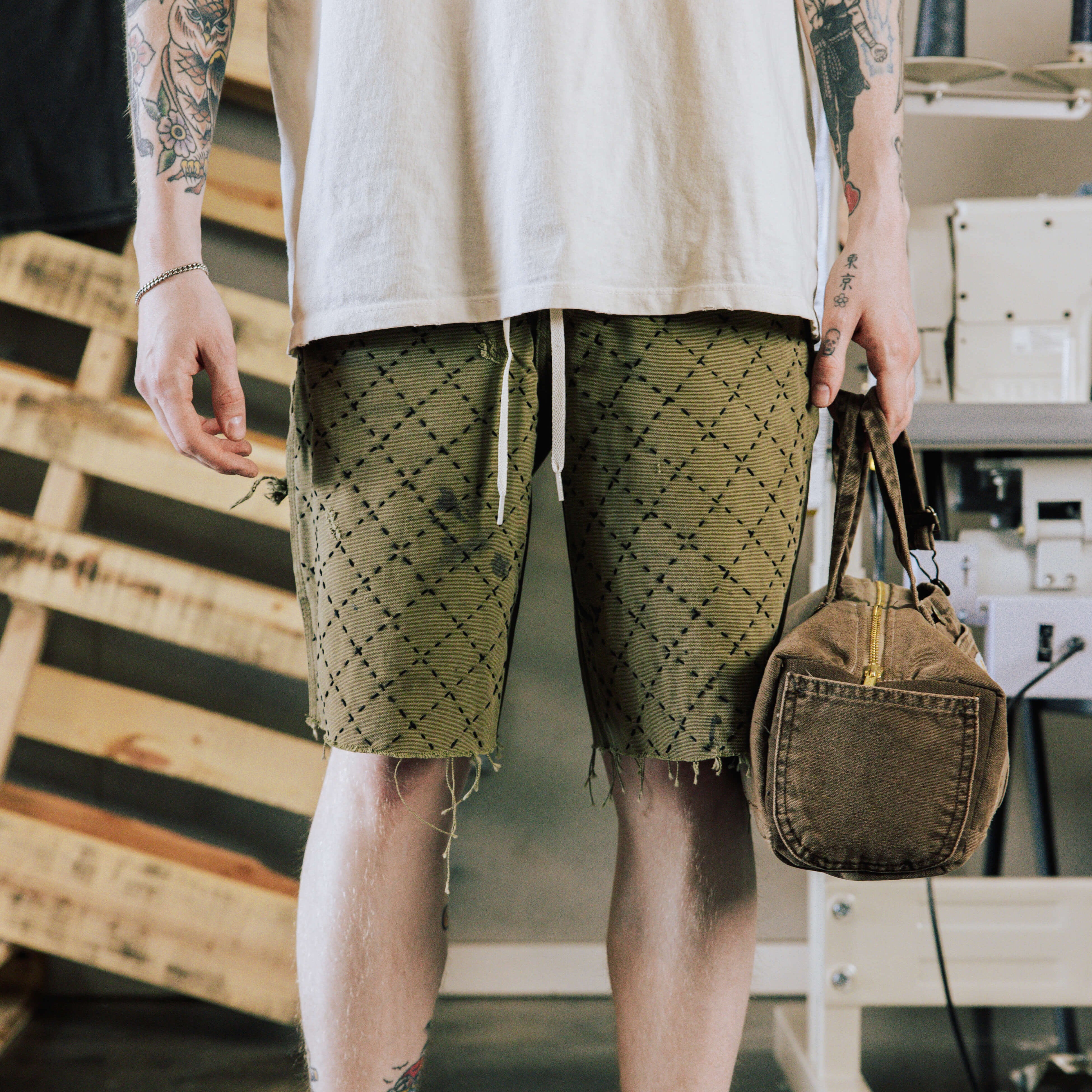 COMMONS HAND STITCHED SHORT OLIVE (R17) - Common Hype