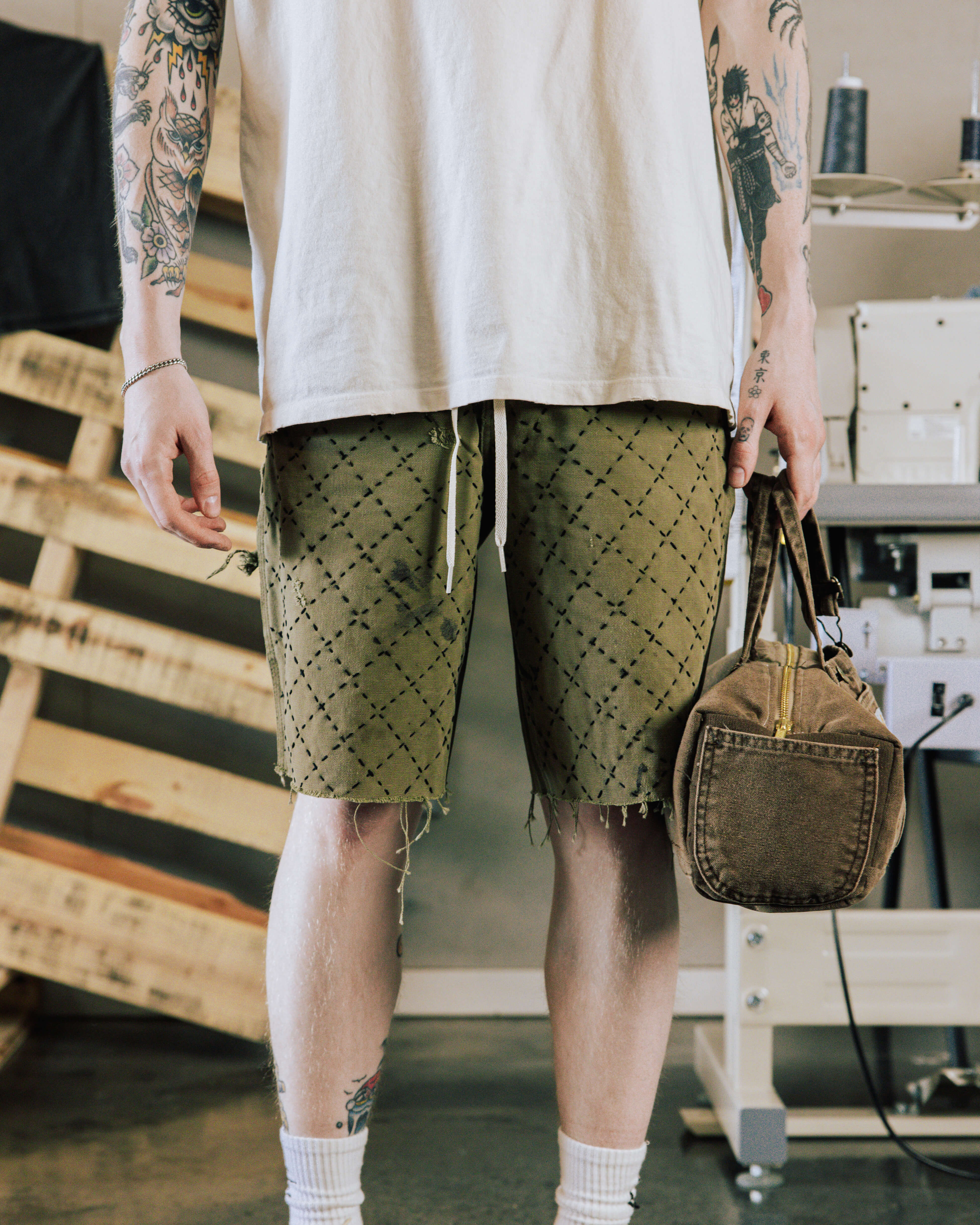 COMMONS HAND STITCHED SHORT OLIVE (R17) - Common Hype