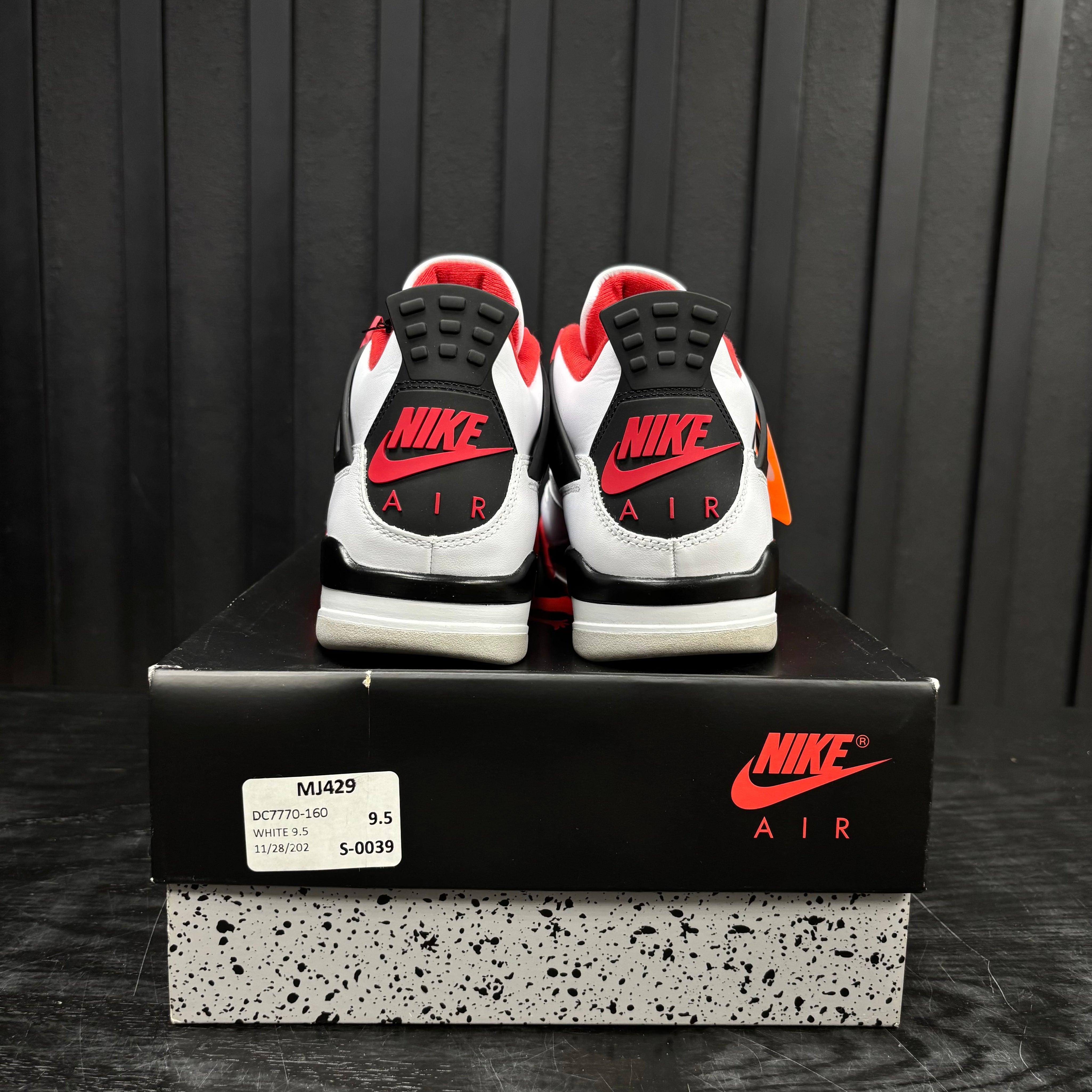 Jordan 4 Retro Fire Red (2020) - Used - 4500
